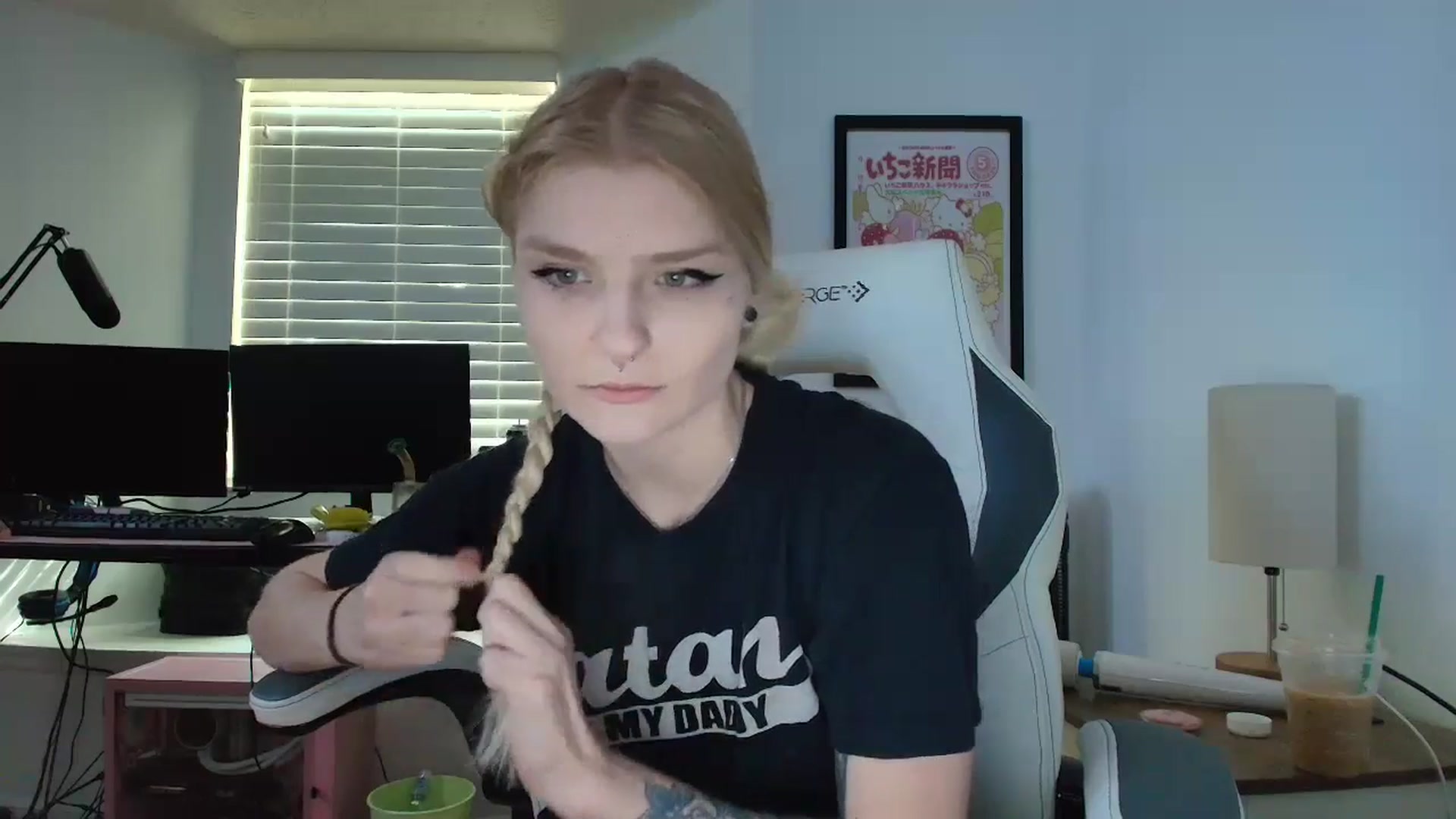 Gallery image thumbnail from DuckChan0's myfreecams stream on, 04/30/2025, 13:58 image 16 of 20