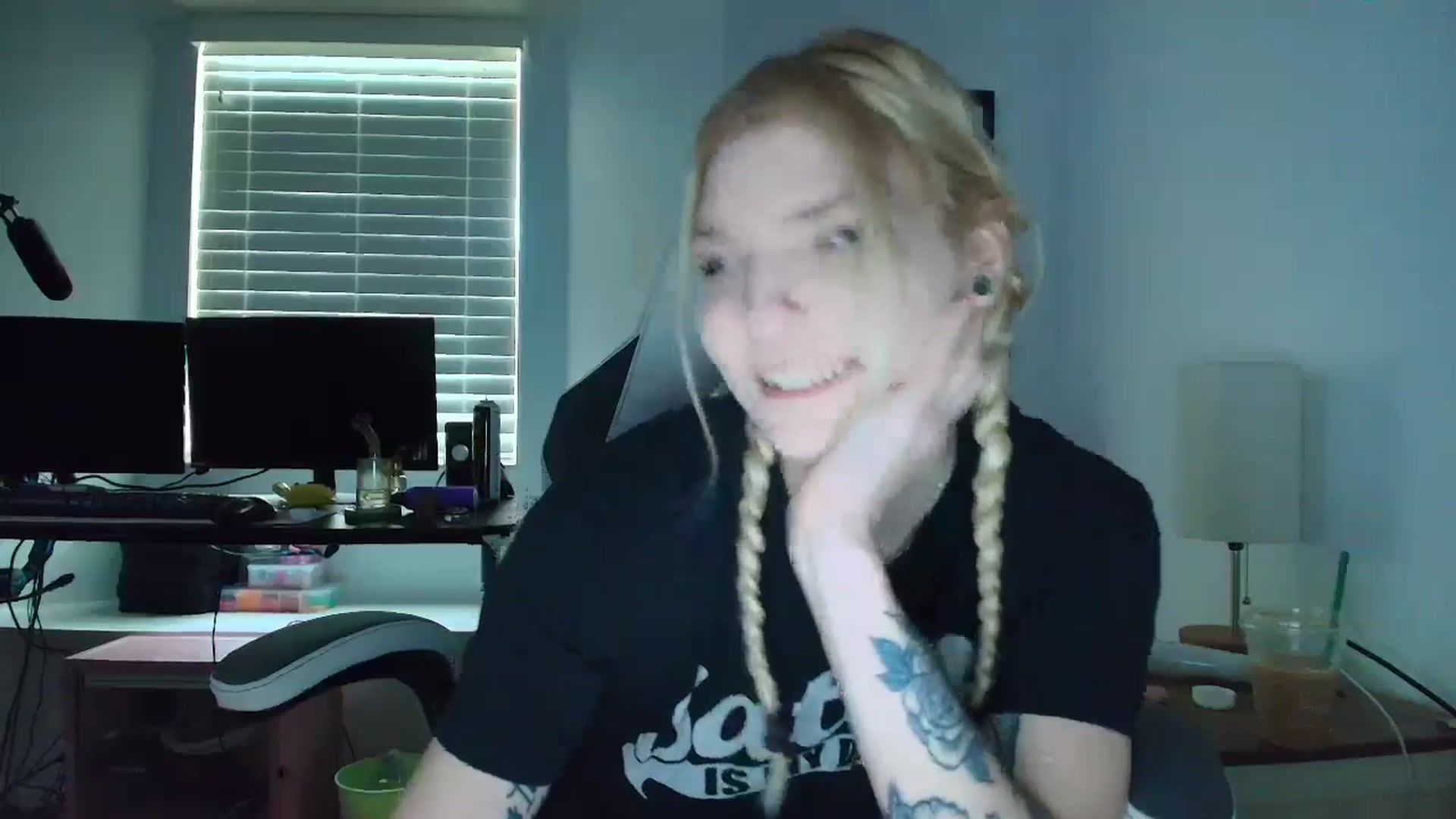 Gallery image thumbnail from DuckChan0's myfreecams stream on, 04/30/2025, 13:58 image 18 of 20