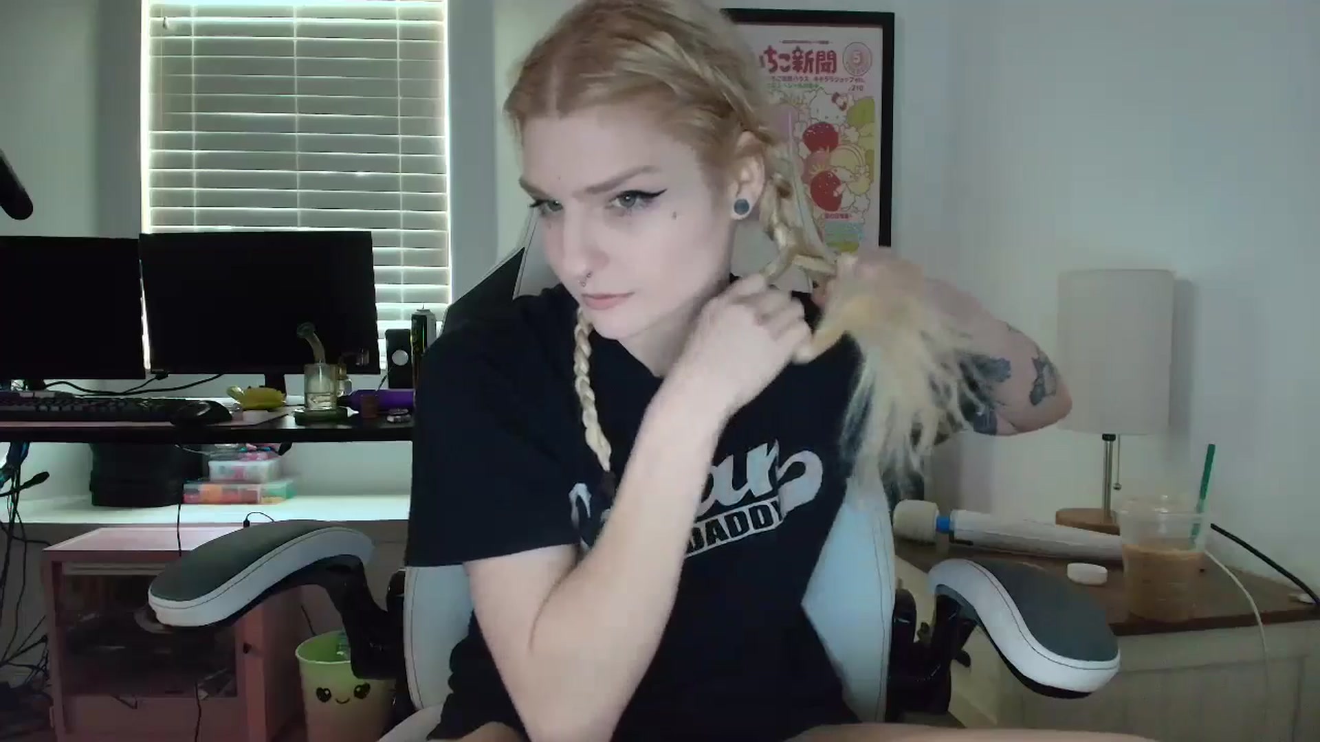 Gallery image thumbnail from DuckChan0's myfreecams stream on, 04/30/2025, 13:58 image 17 of 20