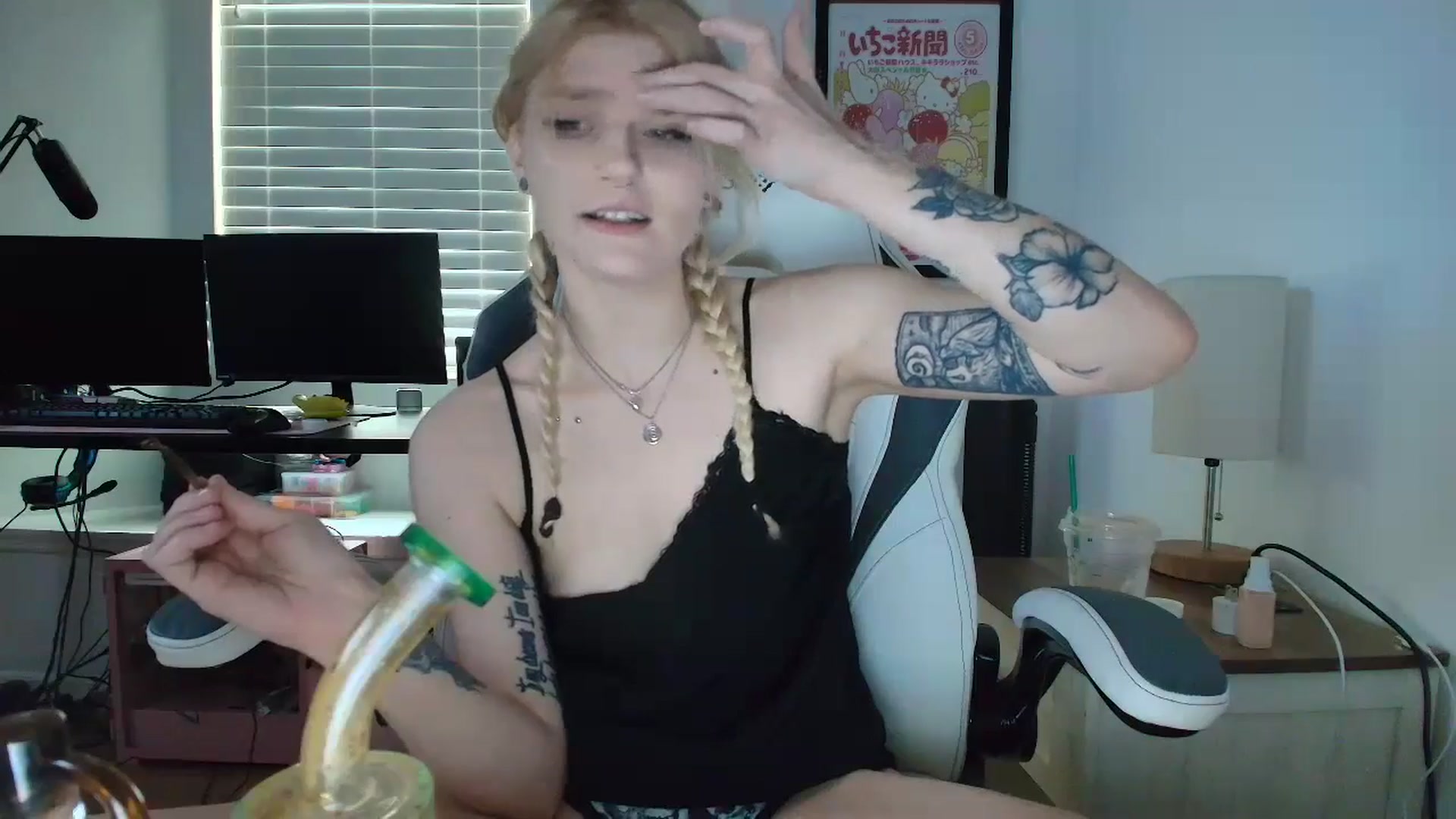 Gallery image thumbnail from DuckChan0's myfreecams stream on, 04/30/2025, 15:39 image 3 of 20