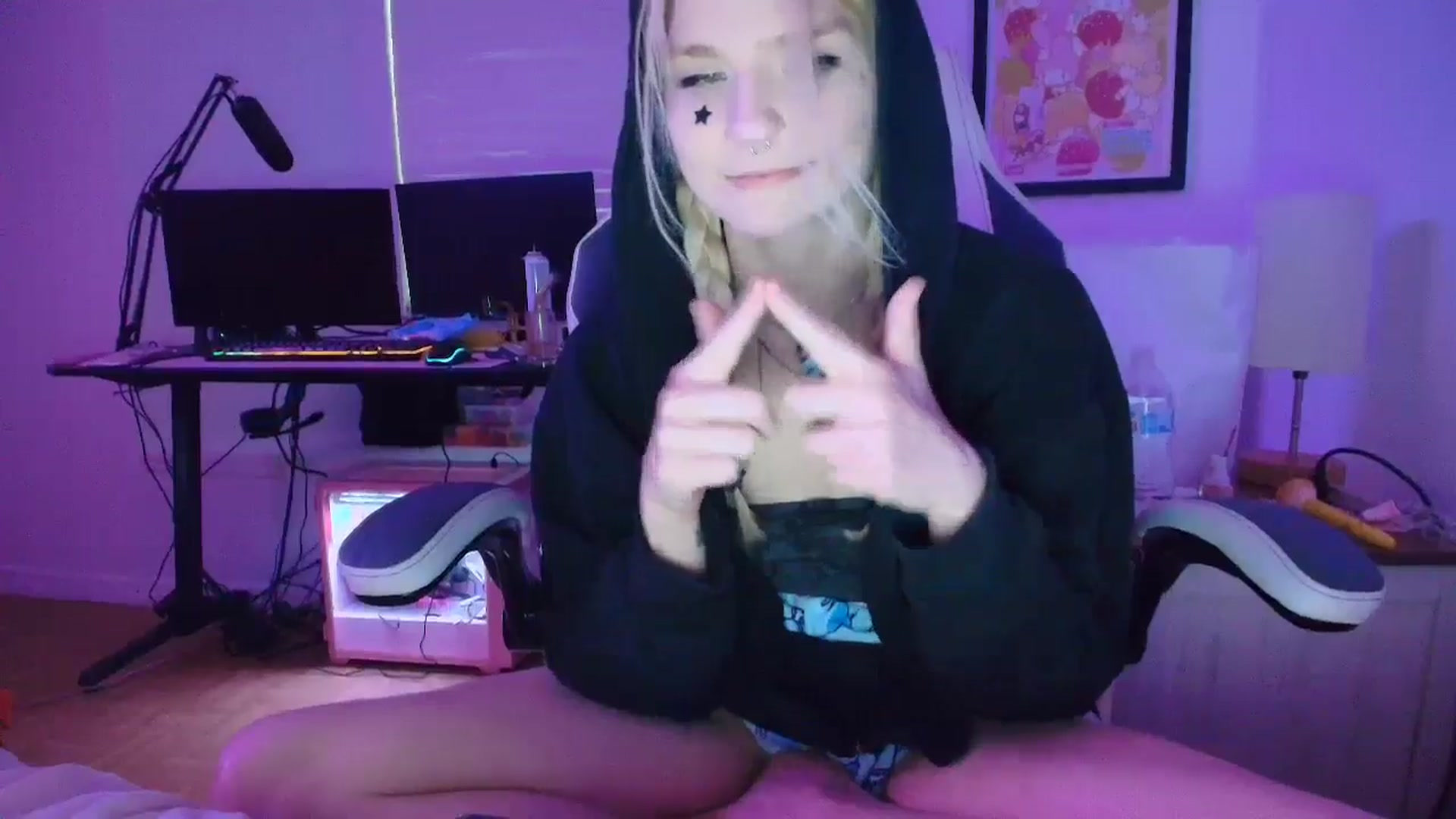 Gallery image thumbnail from DuckChan0's myfreecams stream on, 04/30/2025, 23:54 image 18 of 20