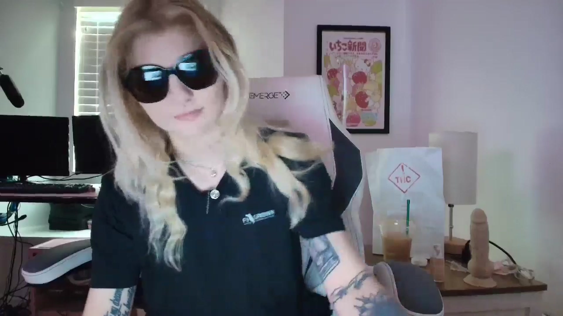 Gallery image thumbnail from DuckChan0's myfreecams stream on, 05/01/2025, 13:13 image 15 of 20