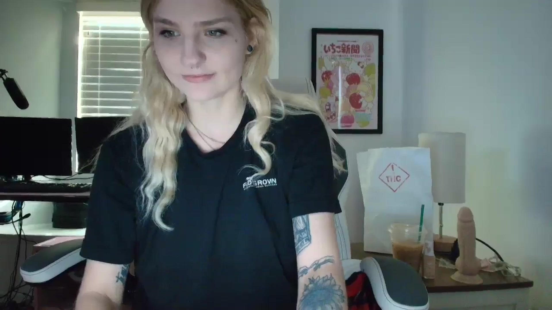 Gallery image thumbnail from DuckChan0's myfreecams stream on, 05/01/2025, 13:13 image 17 of 20