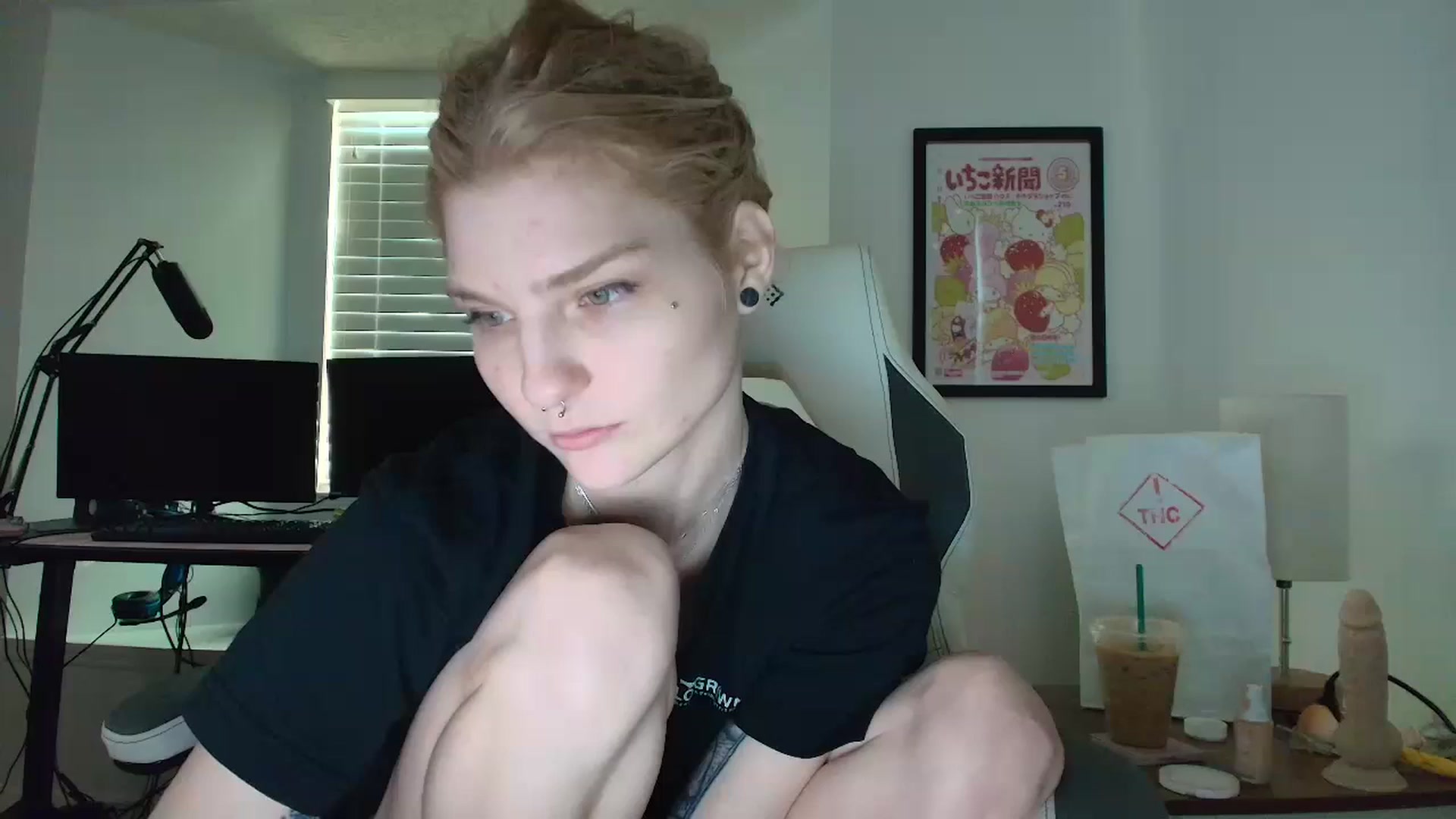 Gallery image thumbnail from DuckChan0's myfreecams stream on, 05/01/2025, 13:13 image 1 of 20