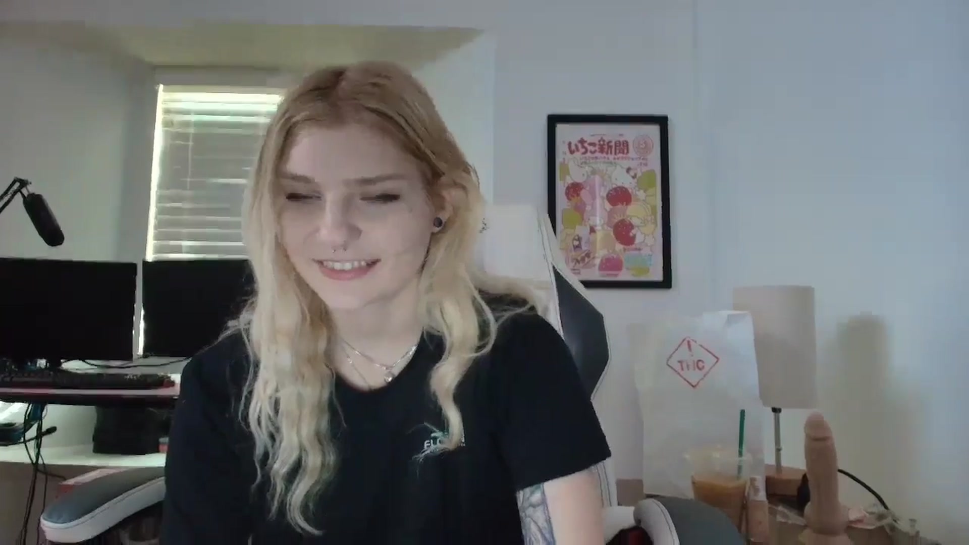Gallery image thumbnail from DuckChan0's myfreecams stream on, 05/01/2025, 13:13 image 18 of 20