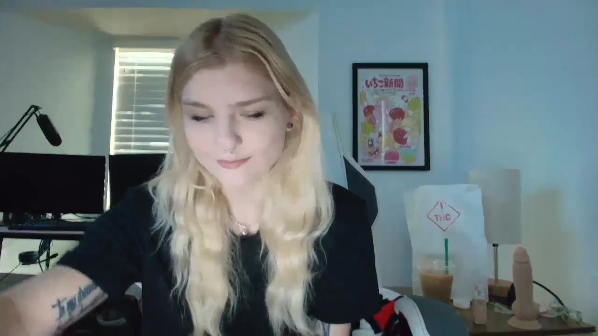 Gallery image thumbnail from DuckChan0's myfreecams stream on, 05/01/2025, 13:13 image 8 of 20