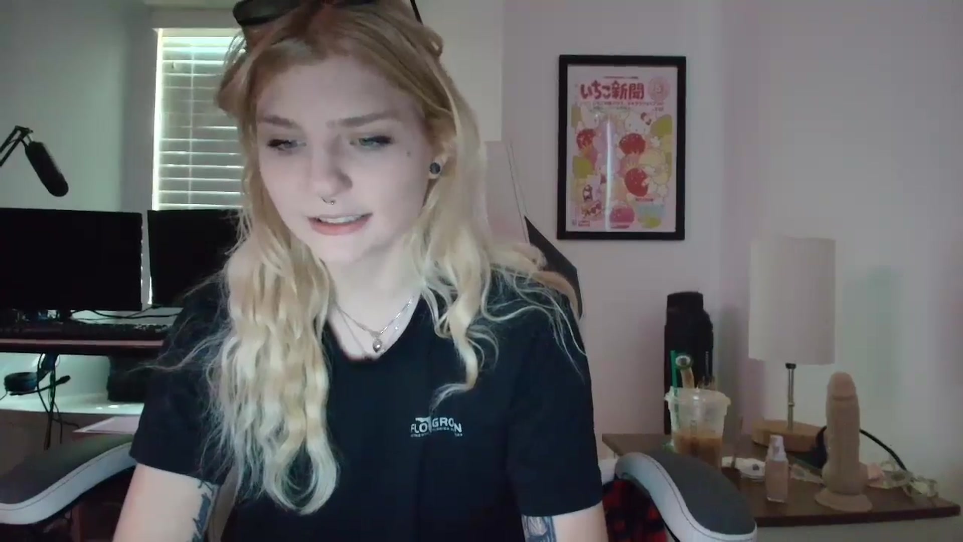 Gallery image thumbnail from DuckChan0's myfreecams stream on, 05/01/2025, 13:53 image 8 of 20