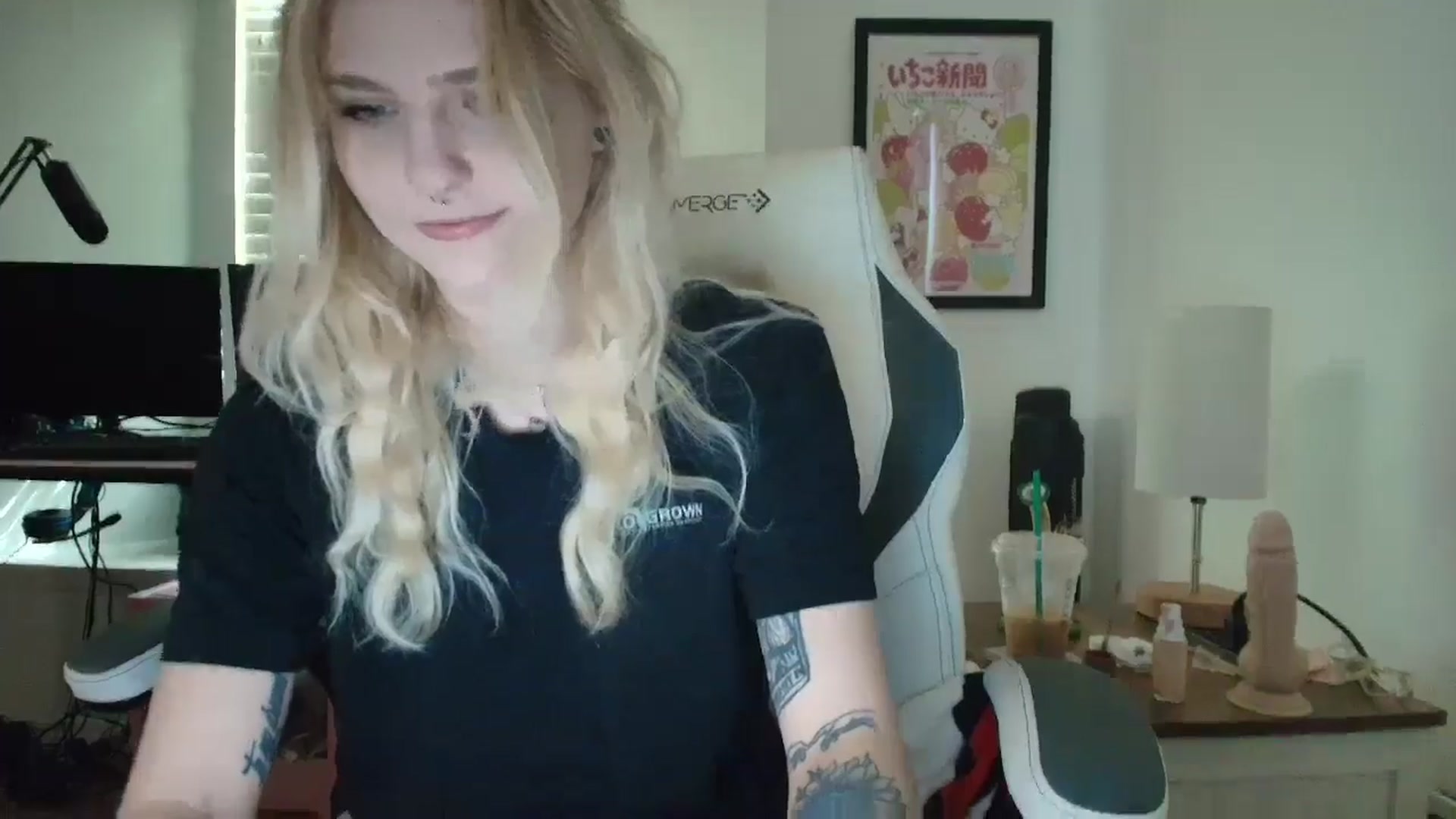 Gallery image thumbnail from DuckChan0's myfreecams stream on, 05/01/2025, 13:53 image 18 of 20