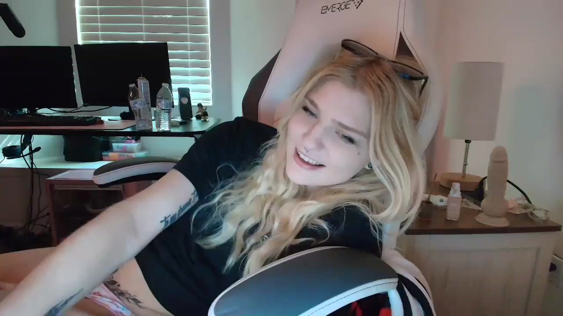 Gallery image thumbnail from DuckChan0's myfreecams stream on, 05/01/2025, 13:53 image 17 of 20