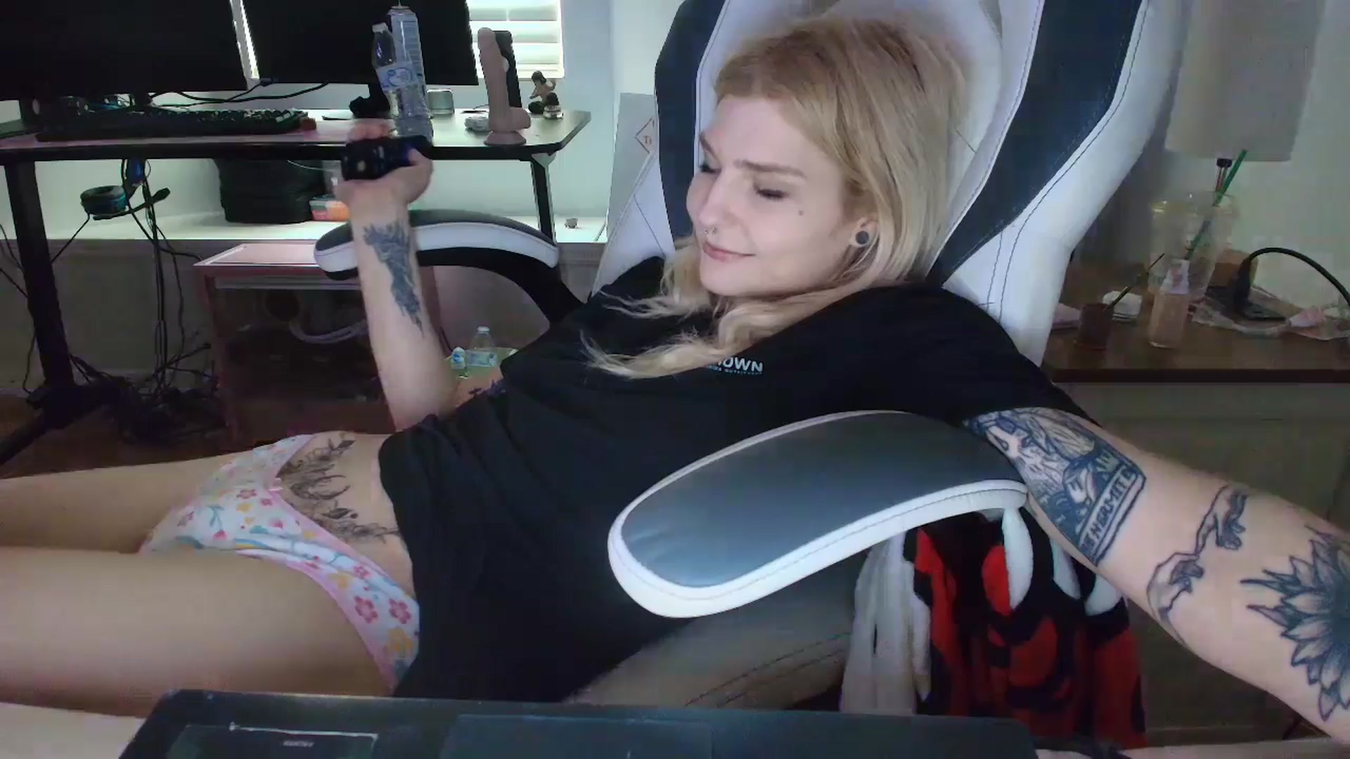 Gallery image thumbnail from DuckChan0's myfreecams stream on, 05/01/2025, 15:17 image 16 of 20