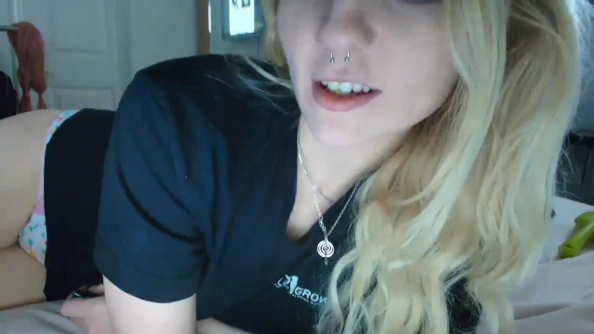 Gallery image thumbnail from DuckChan0's myfreecams stream on, 05/01/2025, 15:17 image 10 of 20