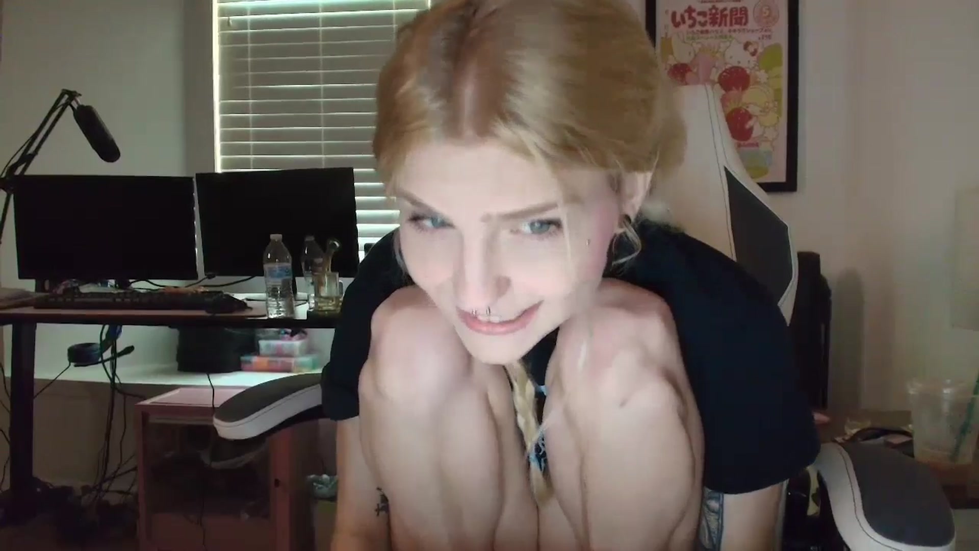 Gallery image thumbnail from DuckChan0's myfreecams stream on, 05/02/2025, 15:38 image 5 of 20