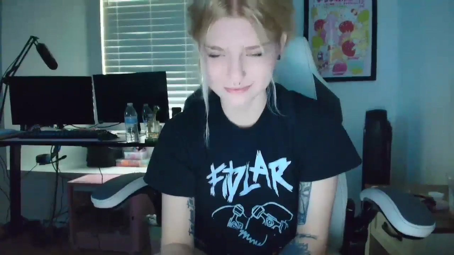 Gallery image thumbnail from DuckChan0's myfreecams stream on, 05/02/2025, 15:38 image 7 of 20