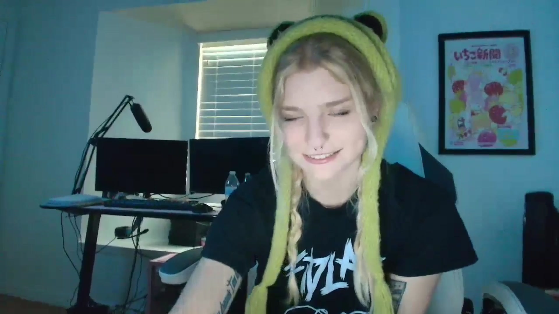 Gallery image thumbnail from DuckChan0's myfreecams stream on, 05/02/2025, 15:38 image 15 of 20