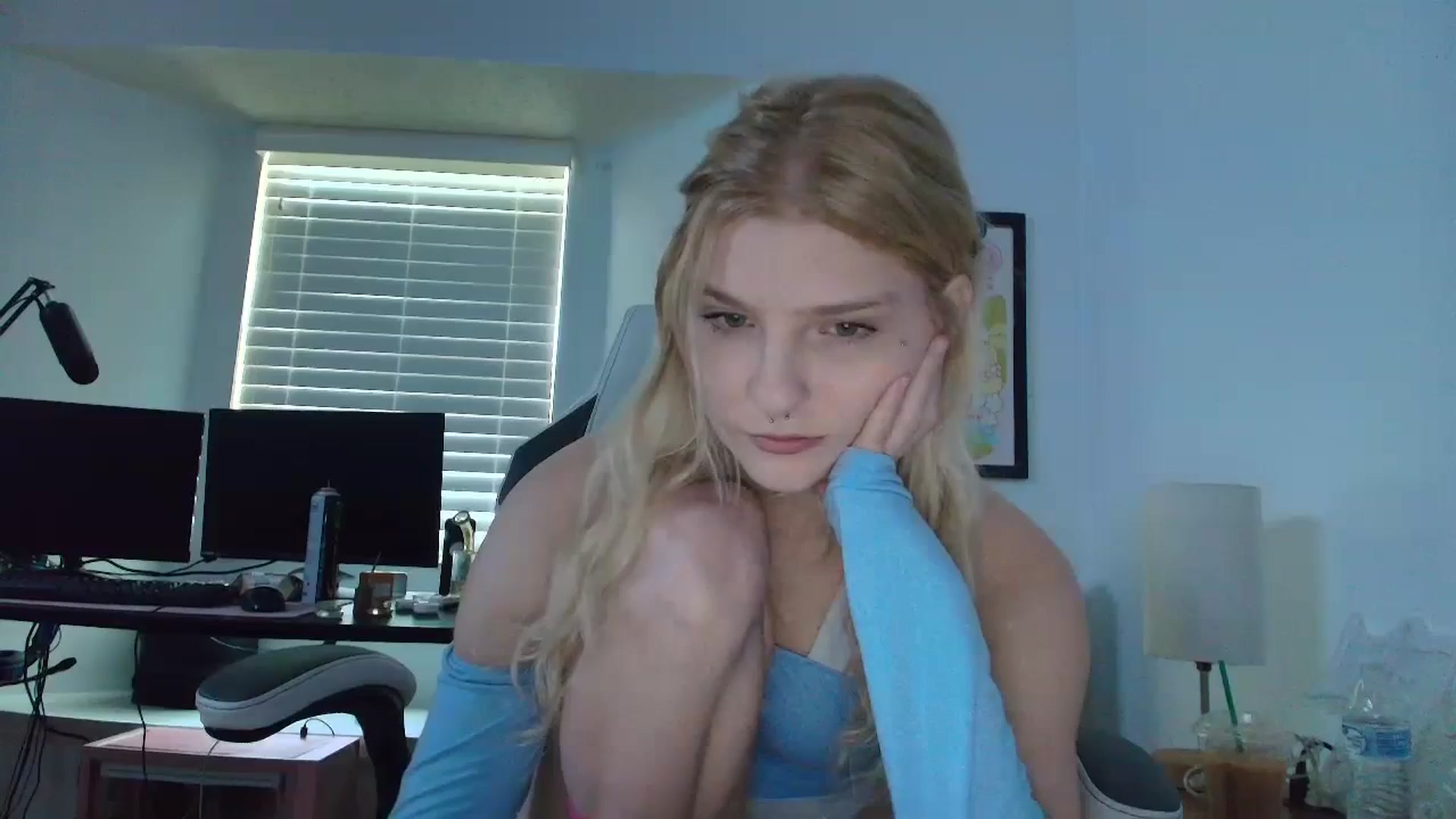 Gallery image thumbnail from DuckChan0's myfreecams stream on, 05/03/2025, 16:32 image 1 of 20