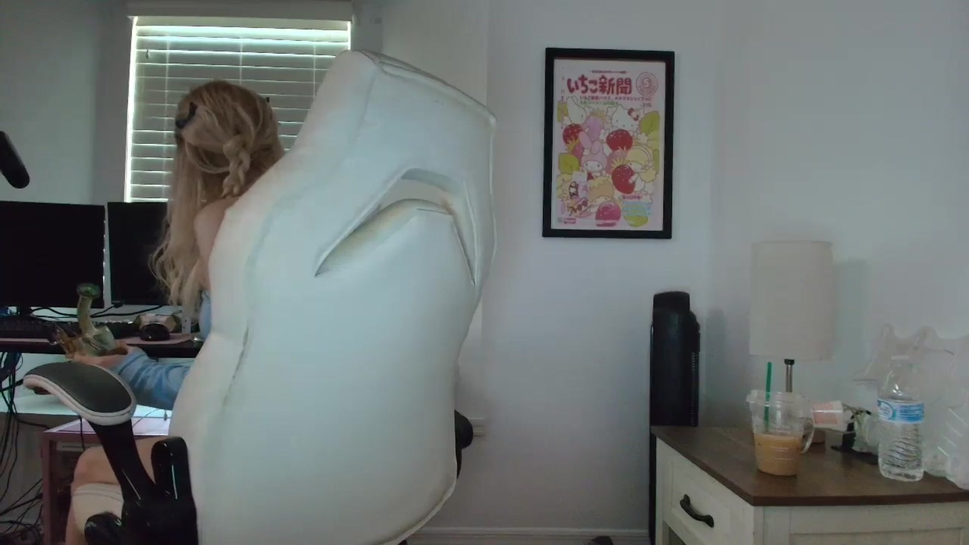 Gallery image thumbnail from DuckChan0's myfreecams stream on, 05/03/2025, 16:32 image 5 of 20