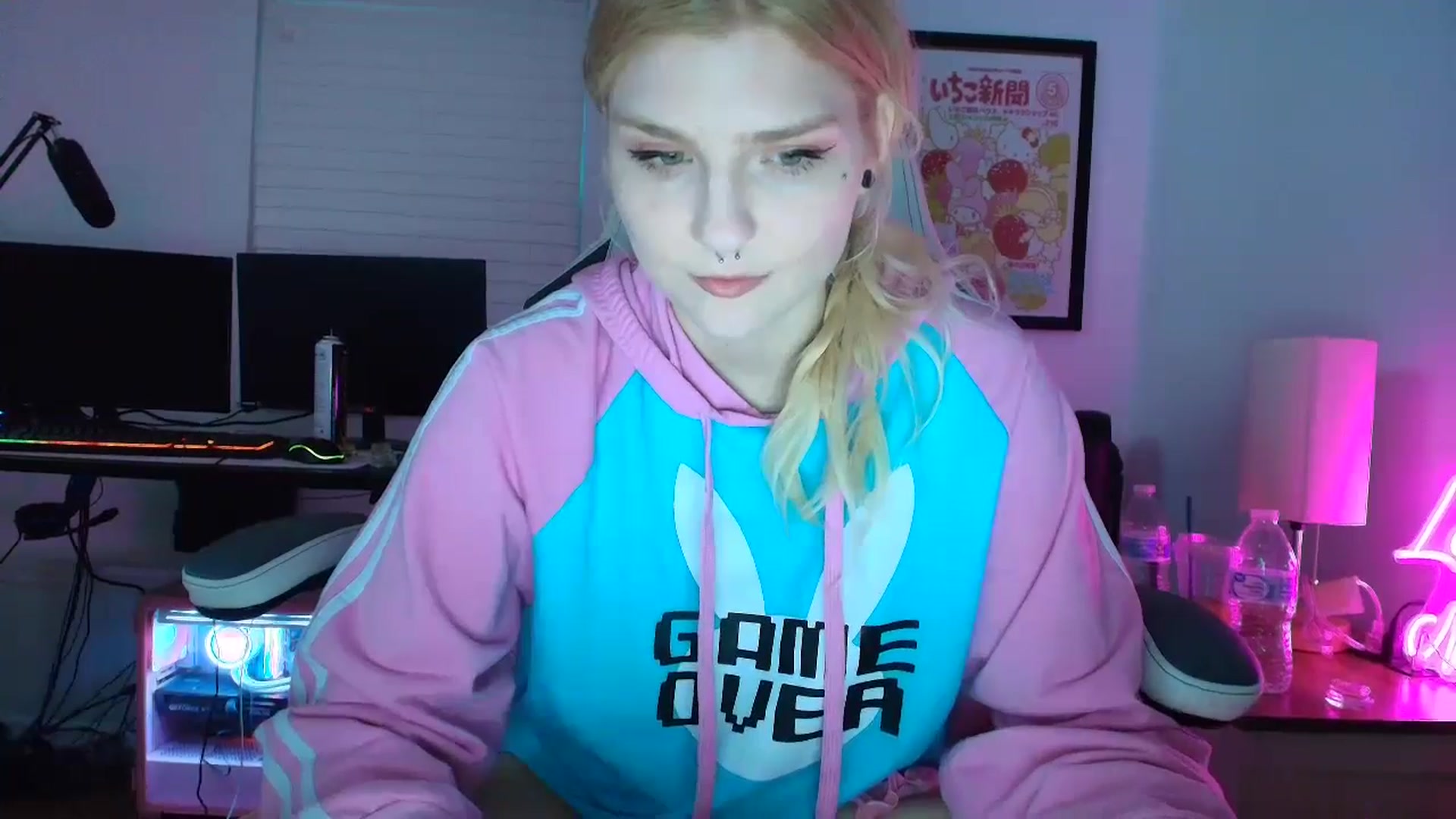 Gallery image thumbnail from DuckChan0's myfreecams stream on, 05/04/2025, 24:05 image 20 of 20
