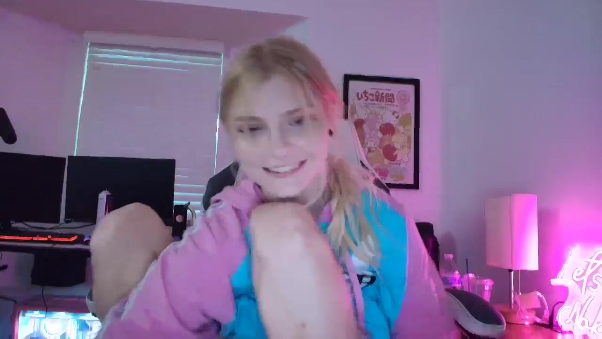 Gallery image thumbnail from DuckChan0's myfreecams stream on, 05/04/2025, 24:05 image 10 of 20