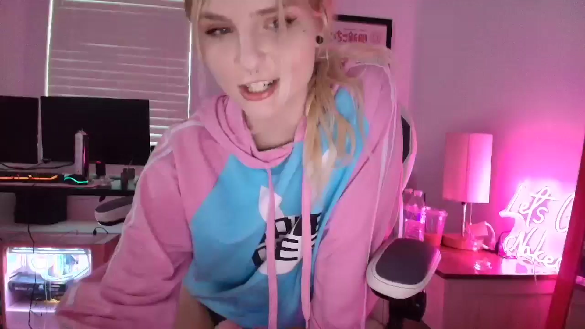 Gallery image thumbnail from DuckChan0's myfreecams stream on, 05/04/2025, 24:05 image 1 of 20