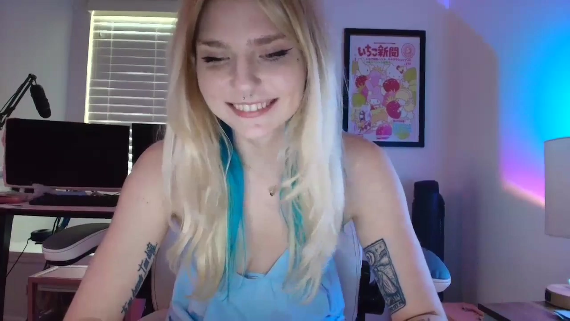 Gallery image thumbnail from DuckChan0's myfreecams stream on, 05/06/2025, 18:06 image 10 of 20