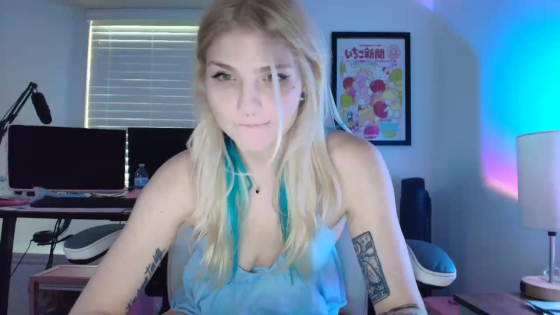 Gallery image thumbnail from DuckChan0's myfreecams stream on, 05/06/2025, 18:06 image 5 of 20