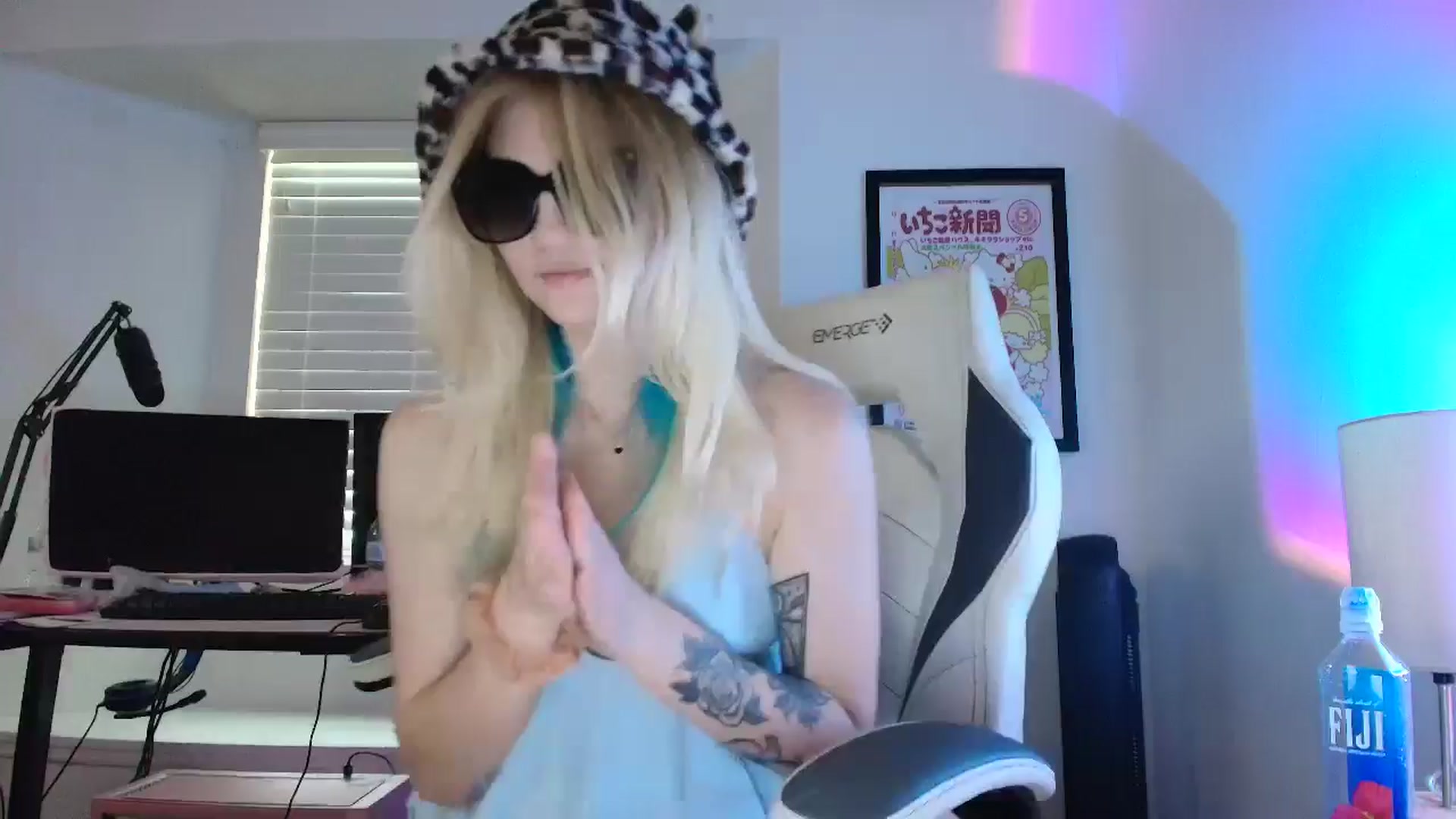 Gallery image thumbnail from DuckChan0's myfreecams stream on, 05/06/2025, 18:06 image 2 of 20