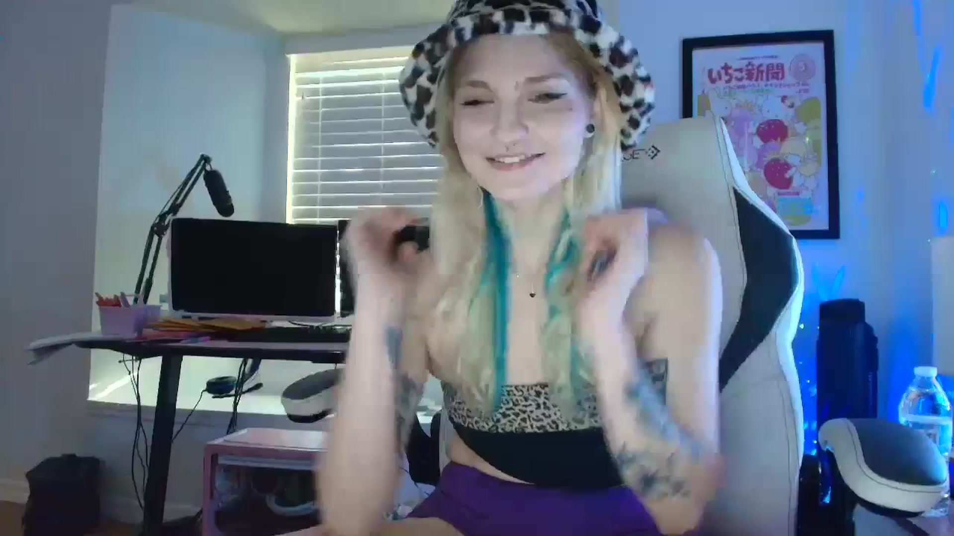 Gallery image thumbnail from DuckChan0's myfreecams stream on, 05/07/2025, 13:13 image 12 of 20
