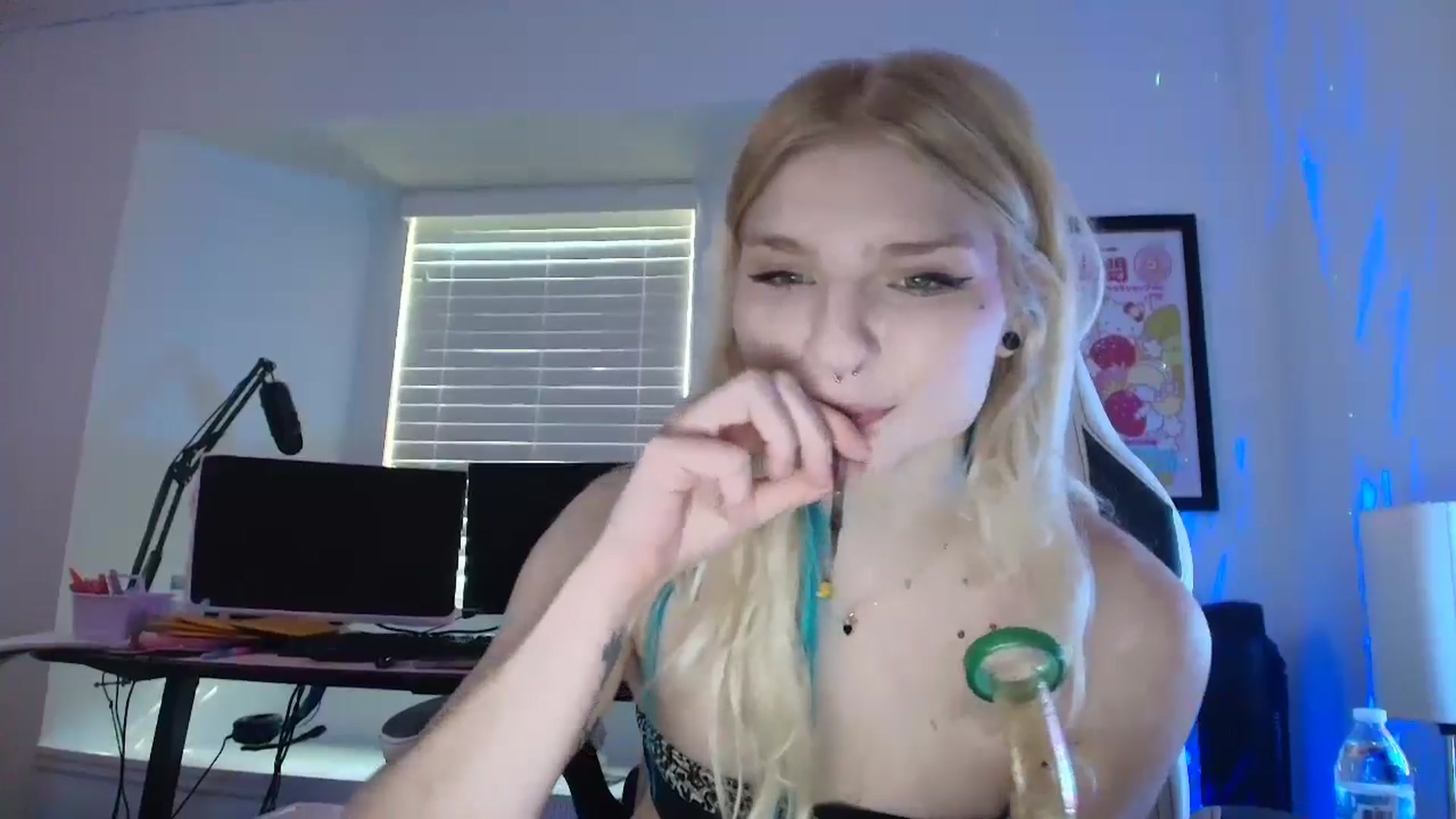 Gallery image thumbnail from DuckChan0's myfreecams stream on, 05/07/2025, 15:01 image 2 of 20