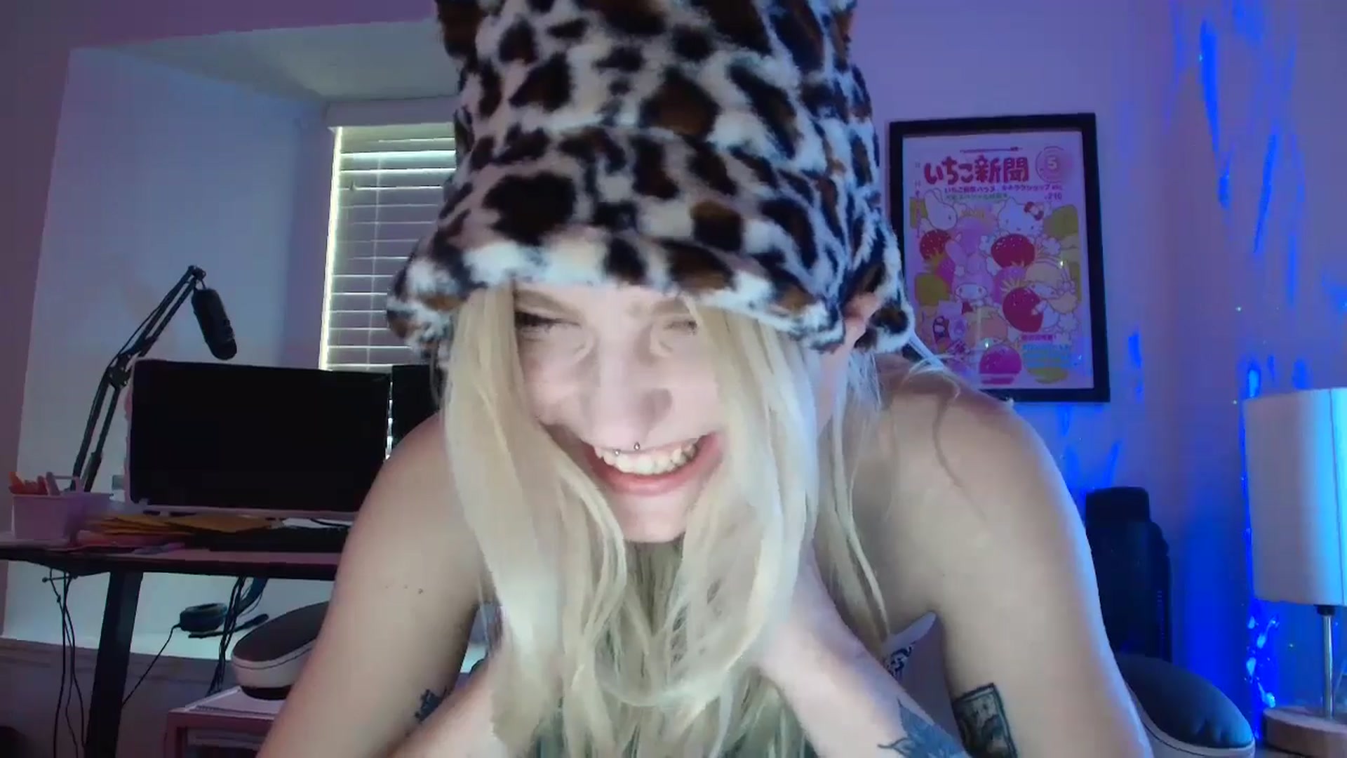 Gallery image thumbnail from DuckChan0's myfreecams stream on, 05/07/2025, 15:01 image 18 of 20