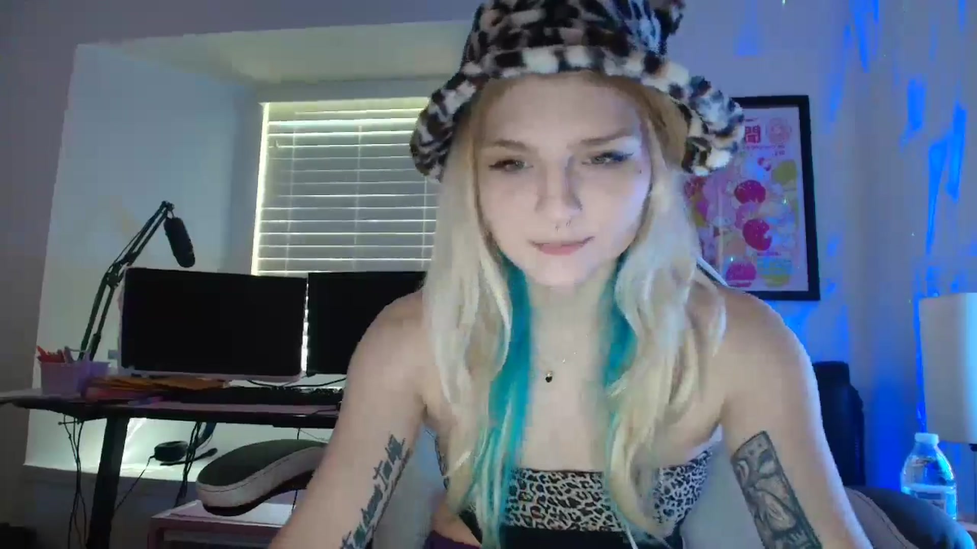Gallery image thumbnail from DuckChan0's myfreecams stream on, 05/07/2025, 15:01 image 7 of 20