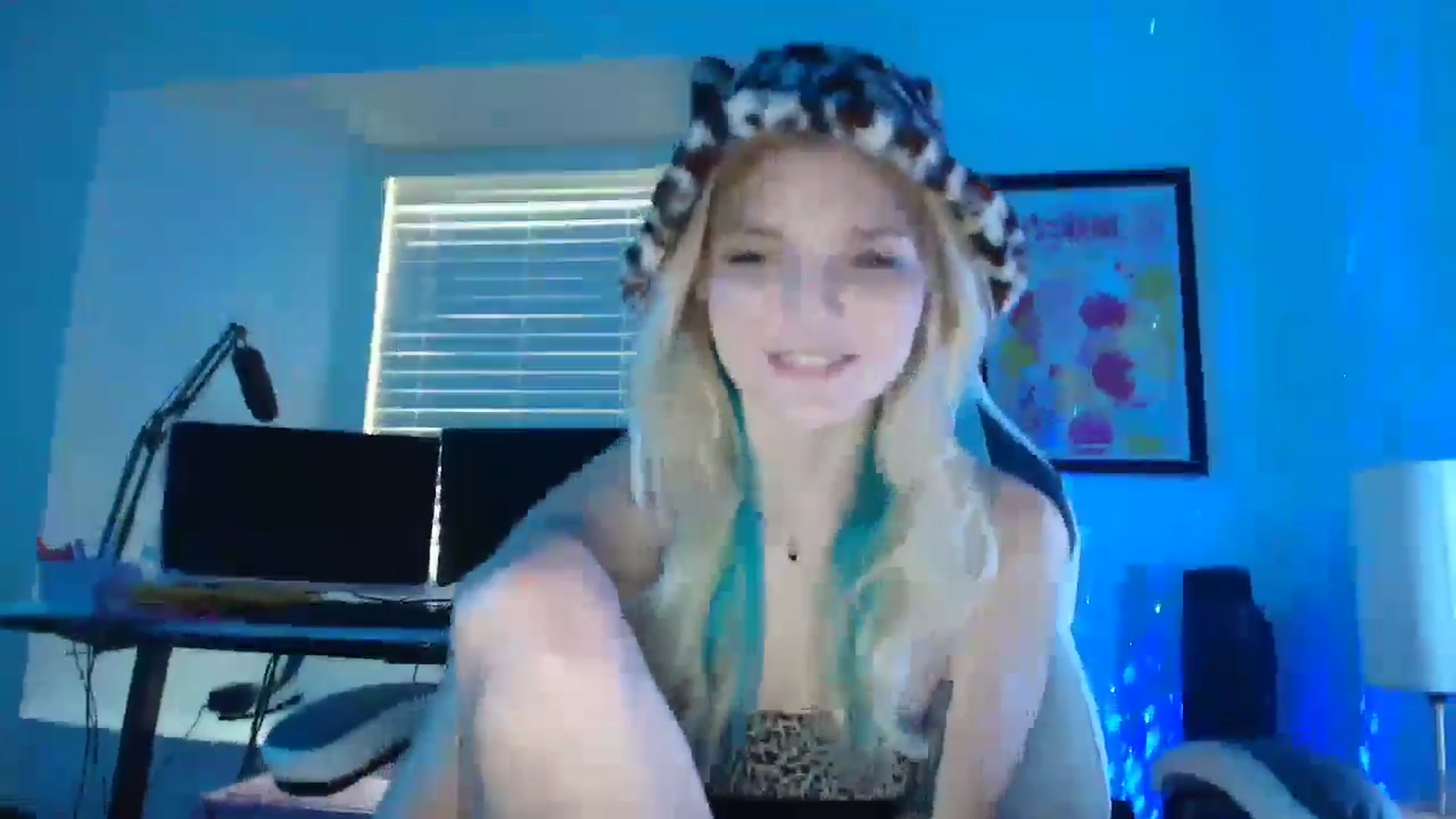 Gallery image thumbnail from DuckChan0's myfreecams stream on, 05/07/2025, 15:01 image 19 of 20