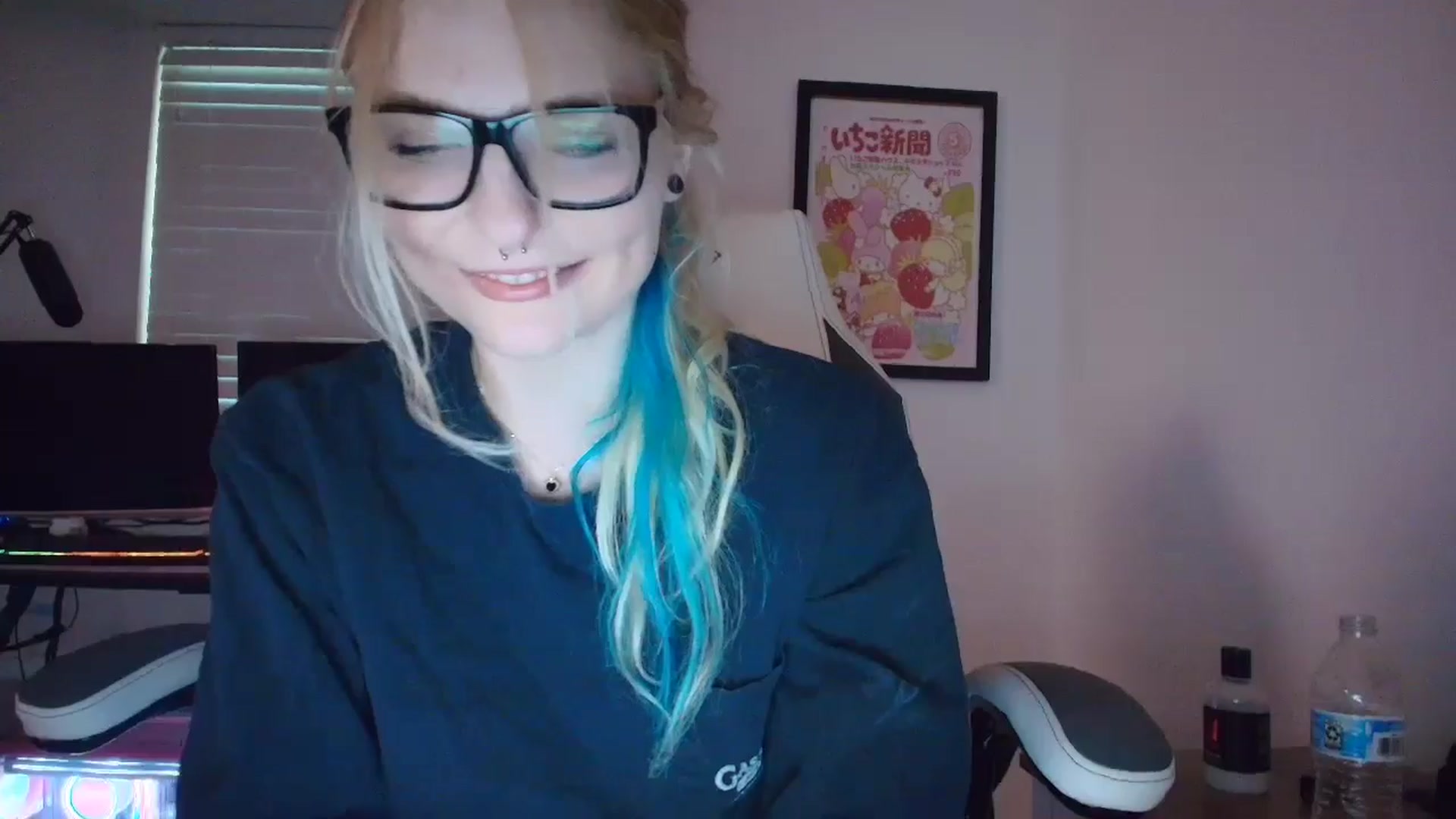 Gallery image thumbnail from DuckChan0's myfreecams stream on, 05/09/2025, 24:01 image 10 of 20