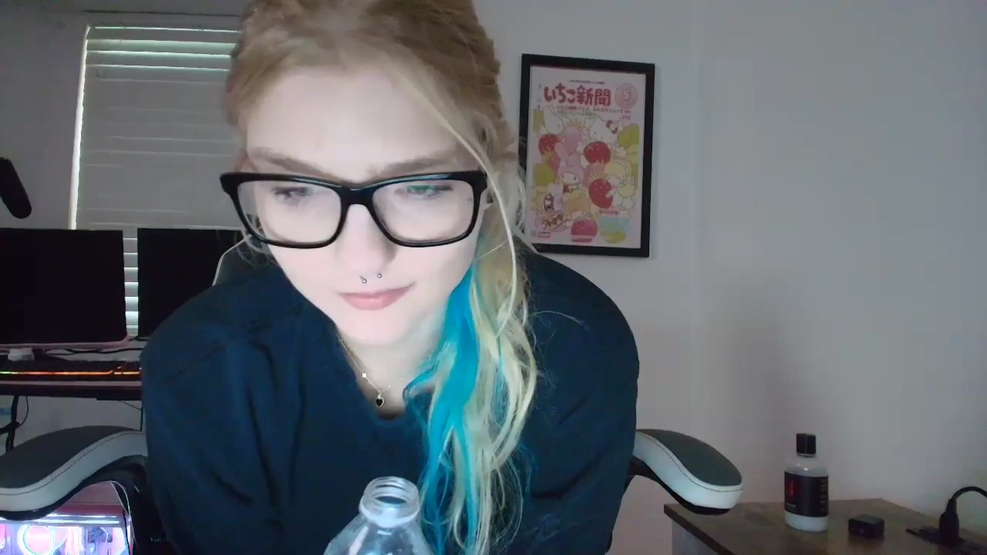 Gallery image thumbnail from DuckChan0's myfreecams stream on, 05/09/2025, 24:01 image 3 of 20