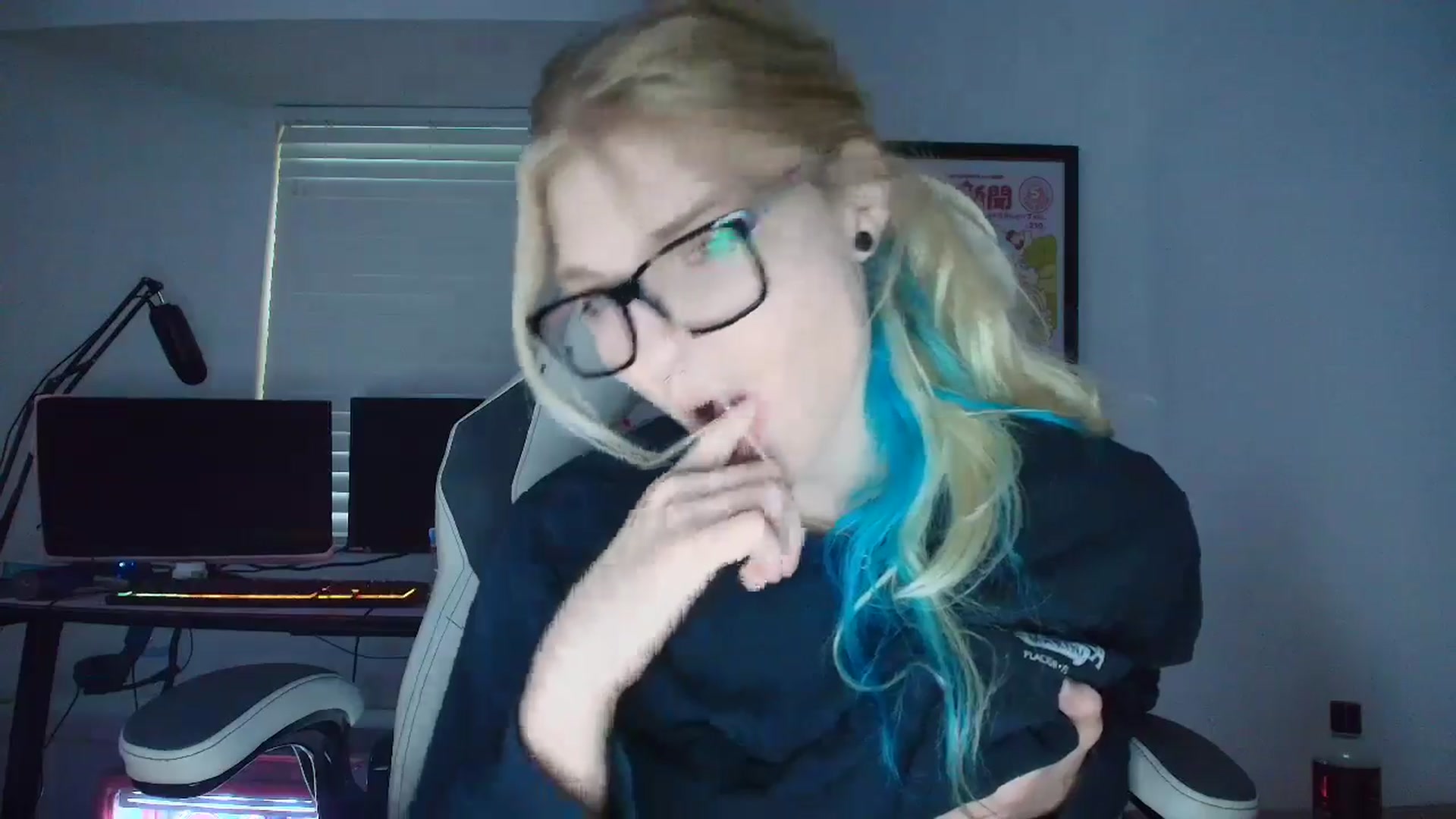 Gallery image thumbnail from DuckChan0's myfreecams stream on, 05/09/2025, 24:01 image 17 of 20