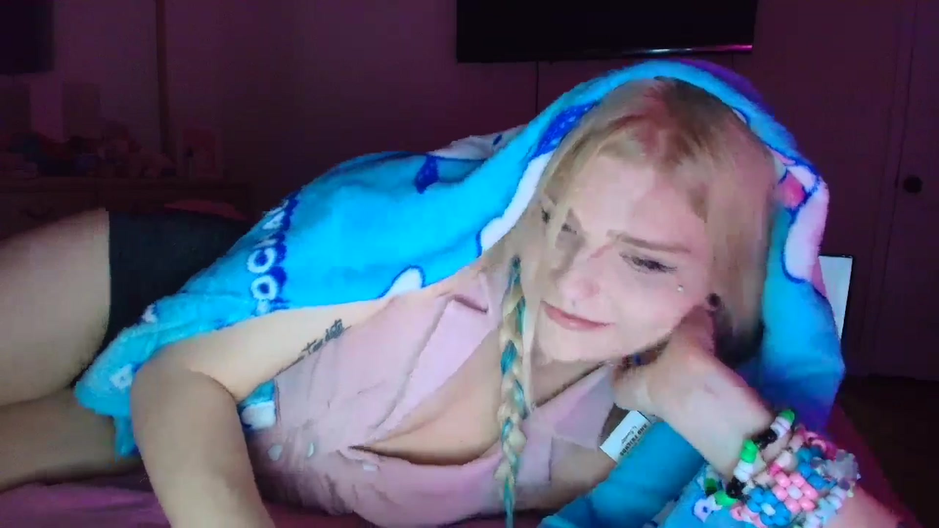 Gallery image thumbnail from DuckChan0's myfreecams stream on, 05/10/2025, 01:43 image 2 of 20