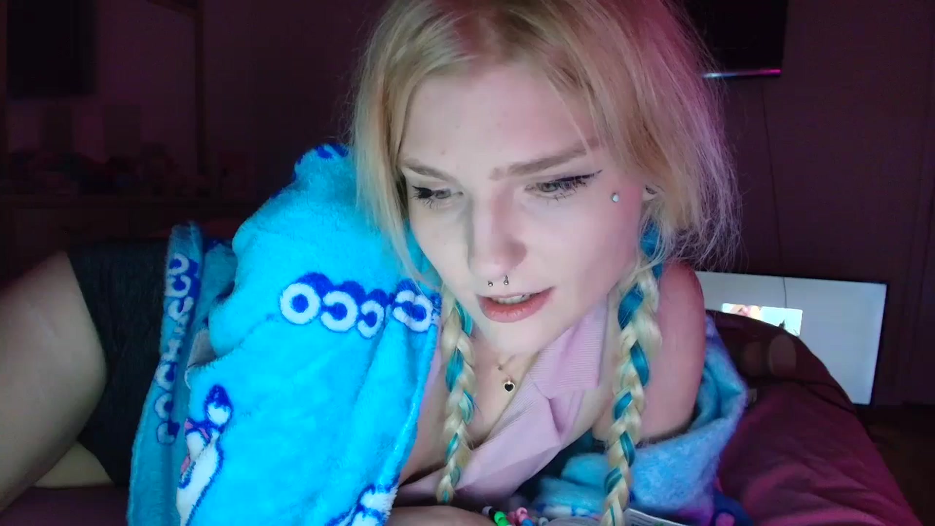 Gallery image thumbnail from DuckChan0's myfreecams stream on, 05/10/2025, 01:43 image 1 of 20
