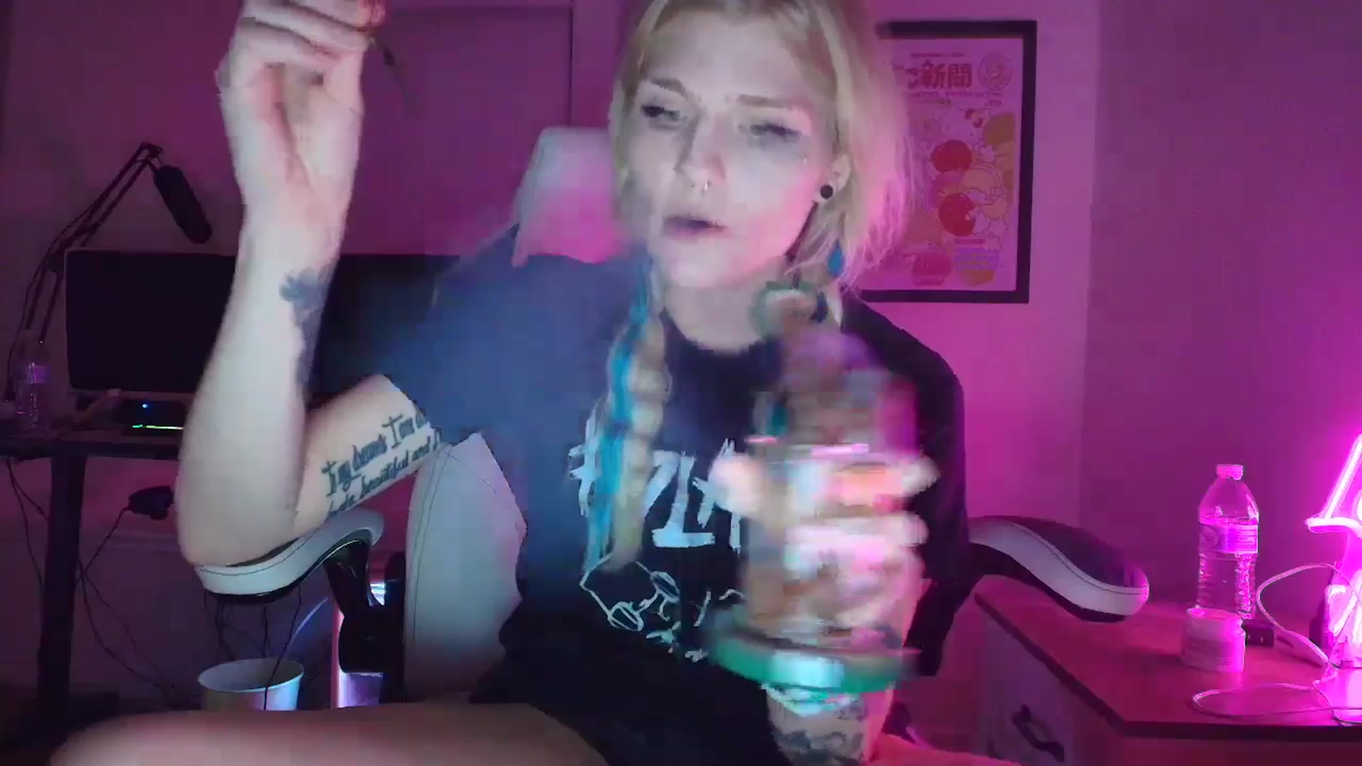 Gallery image thumbnail from DuckChan0's myfreecams stream on, 05/10/2025, 01:56 image 16 of 20