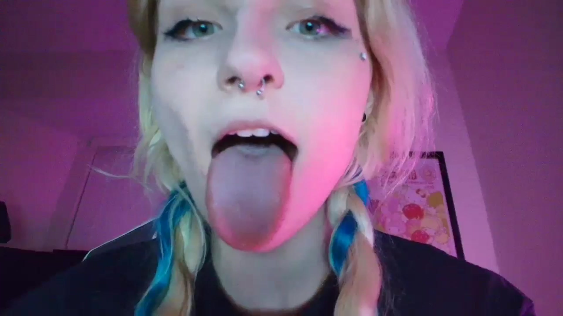 Gallery image thumbnail from DuckChan0's myfreecams stream on, 05/10/2025, 01:56 image 6 of 20