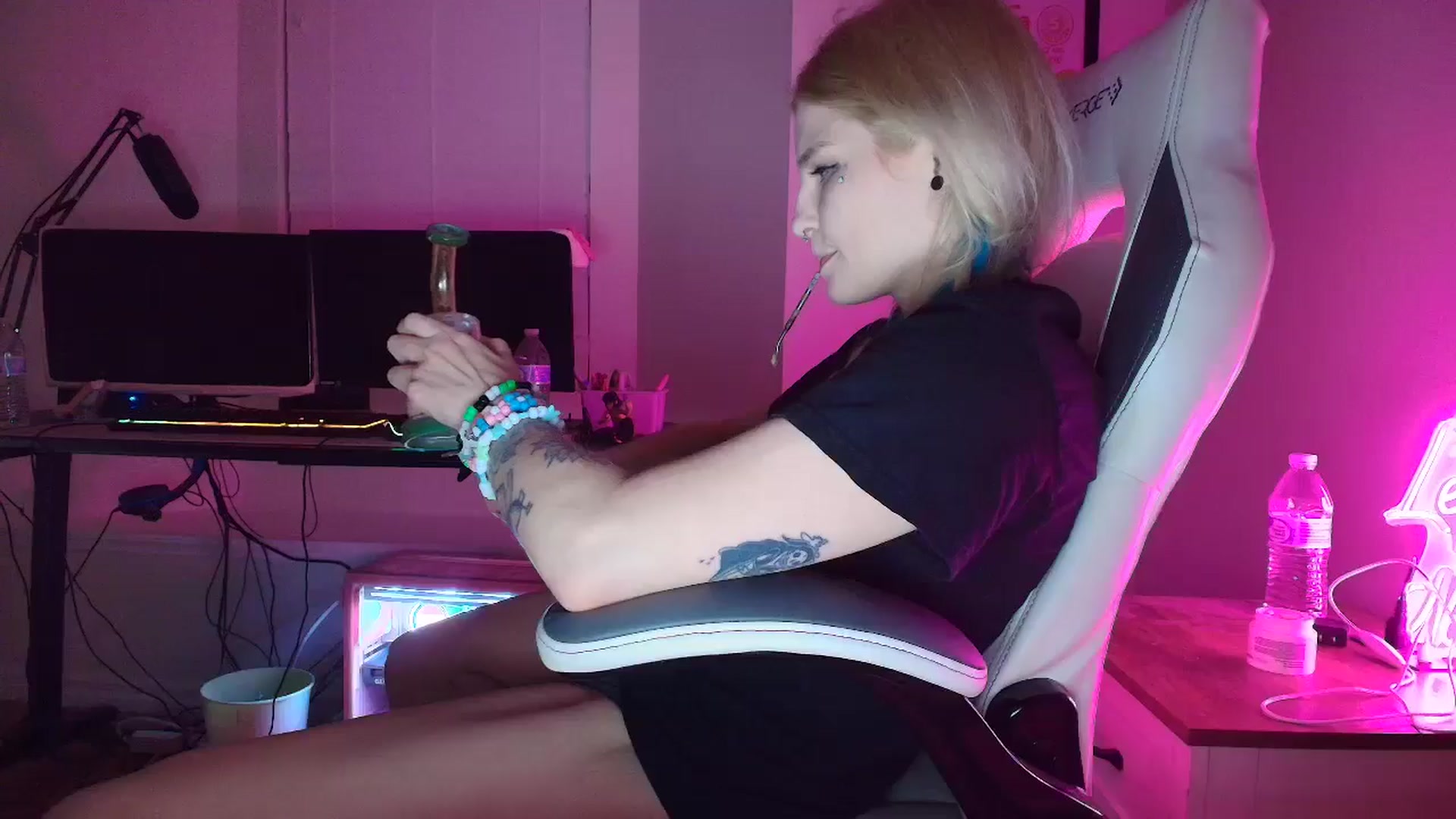 Gallery image thumbnail from DuckChan0's myfreecams stream on, 05/10/2025, 01:56 image 14 of 20