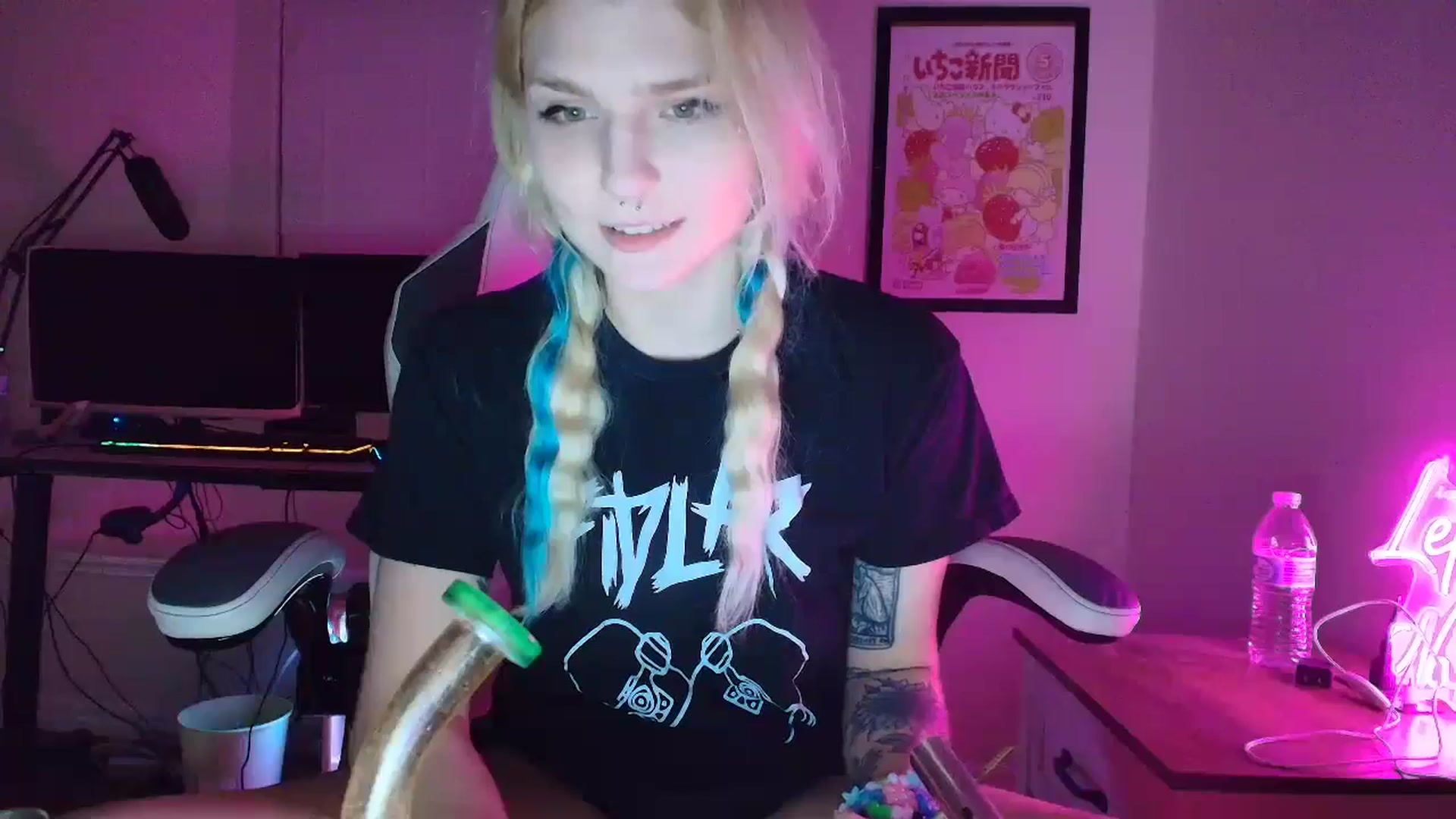 Gallery image thumbnail from DuckChan0's myfreecams stream on, 05/10/2025, 01:56 image 9 of 20