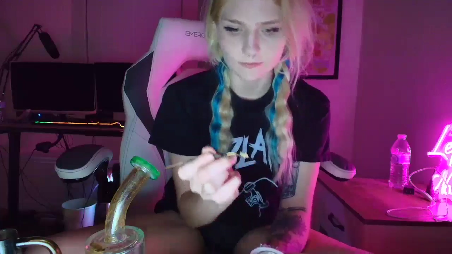 Gallery image thumbnail from DuckChan0's myfreecams stream on, 05/10/2025, 01:56 image 12 of 20