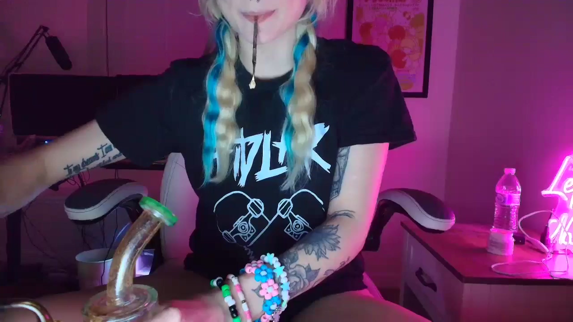 Gallery image thumbnail from DuckChan0's myfreecams stream on, 05/10/2025, 01:56 image 13 of 20