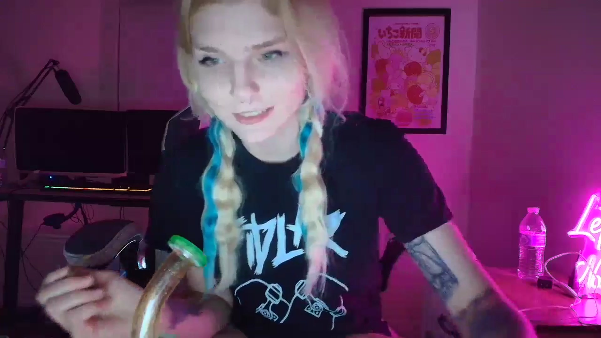 Gallery image thumbnail from DuckChan0's myfreecams stream on, 05/10/2025, 01:56 image 11 of 20