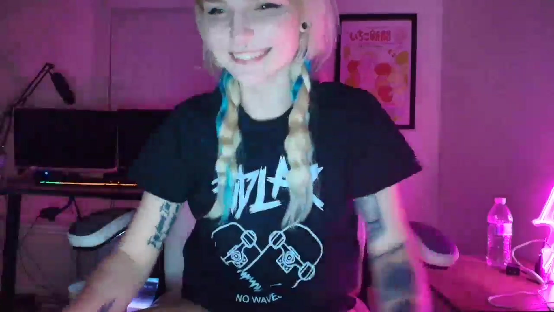 Gallery image thumbnail from DuckChan0's myfreecams stream on, 05/10/2025, 01:56 image 8 of 20