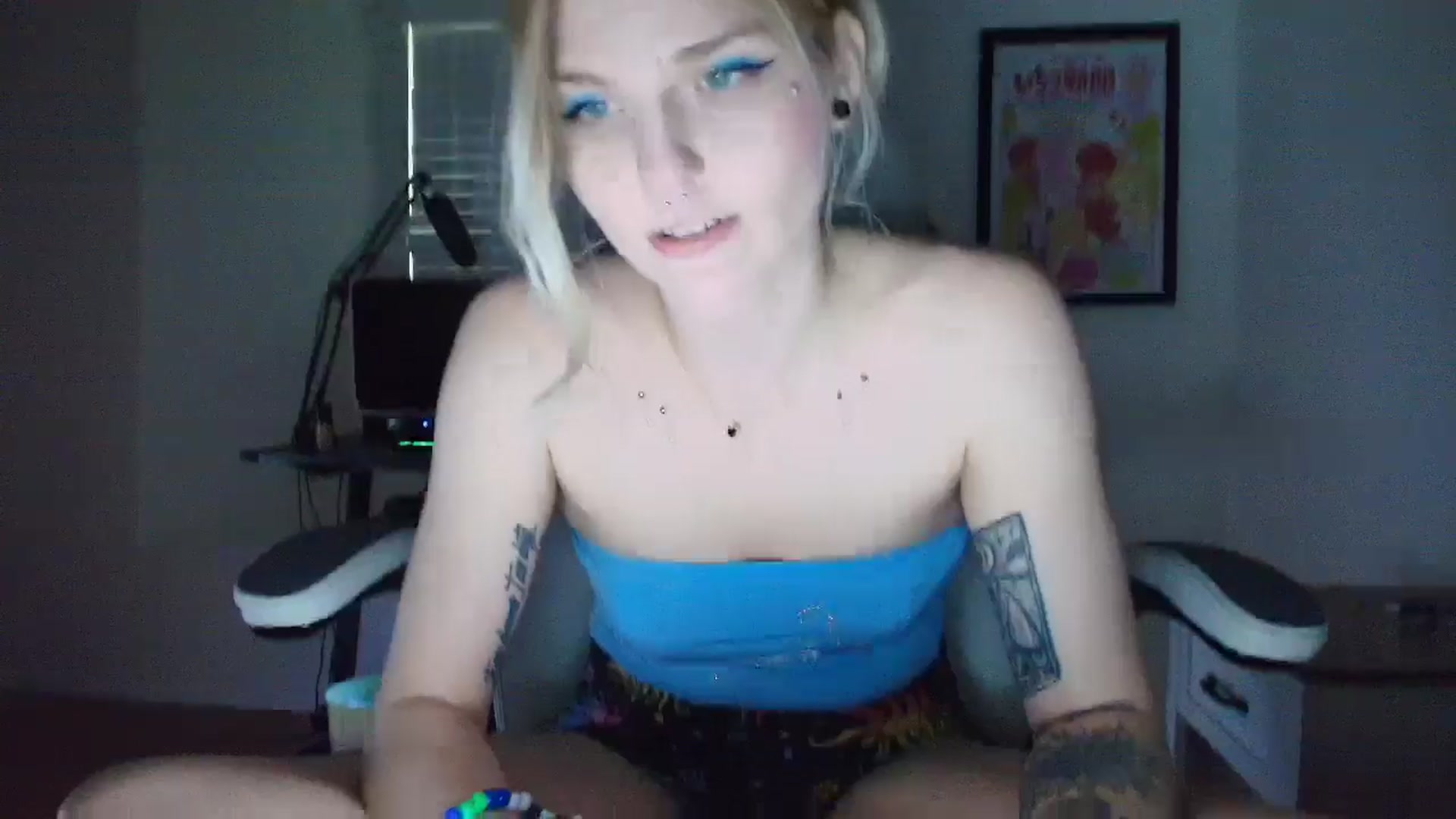 Gallery image thumbnail from DuckChan0's myfreecams stream on, 05/10/2025, 22:21 image 4 of 20