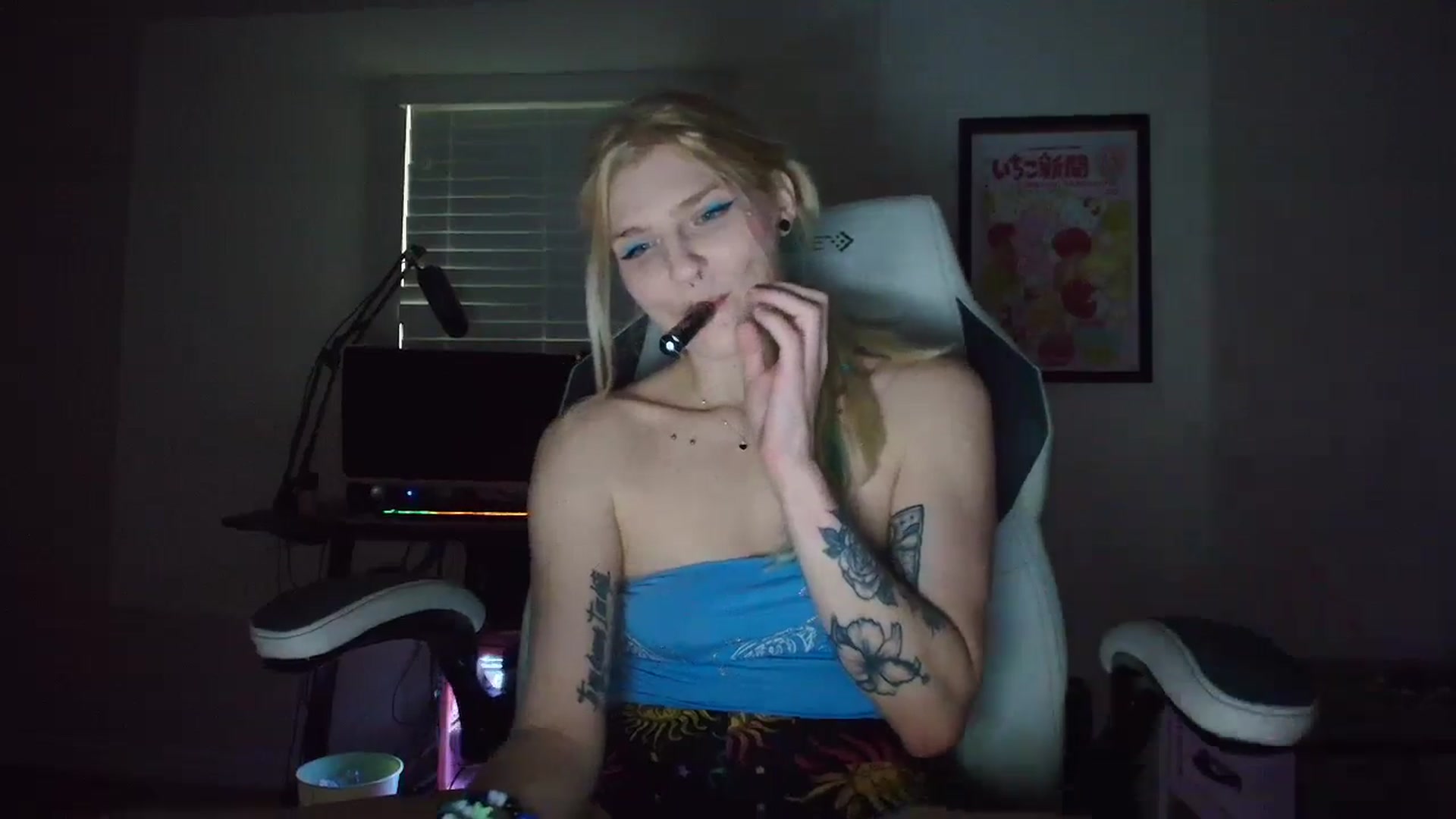 Gallery image thumbnail from DuckChan0's myfreecams stream on, 05/10/2025, 22:21 image 6 of 20