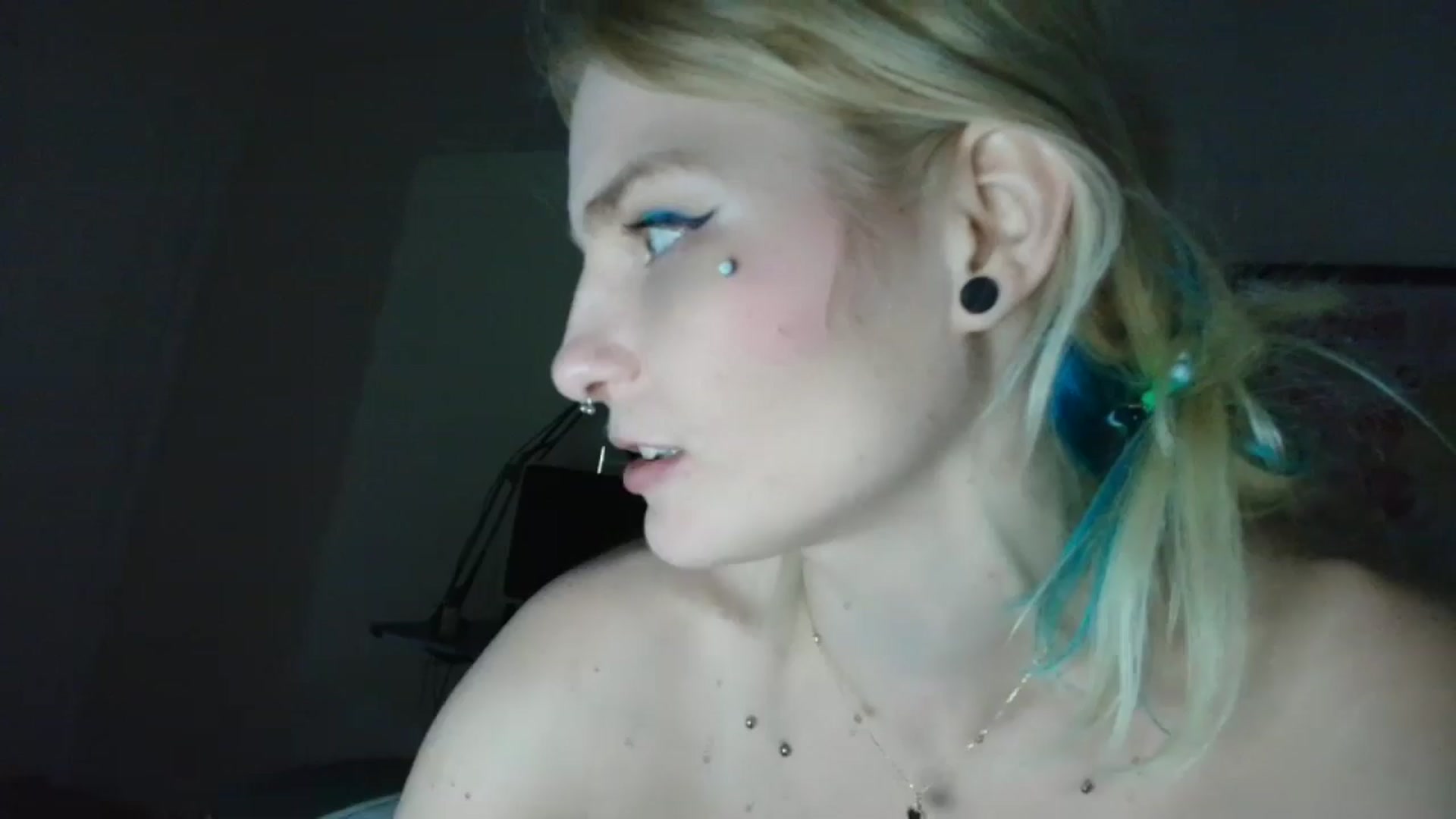 Gallery image thumbnail from DuckChan0's myfreecams stream on, 05/10/2025, 22:54 image 1 of 20