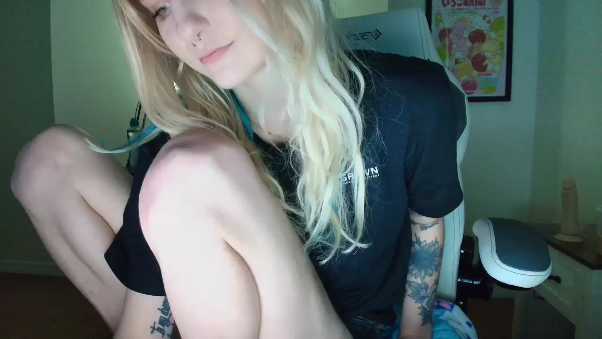 Gallery image thumbnail from DuckChan0's myfreecams stream on, 05/11/2025, 15:21 image 15 of 20