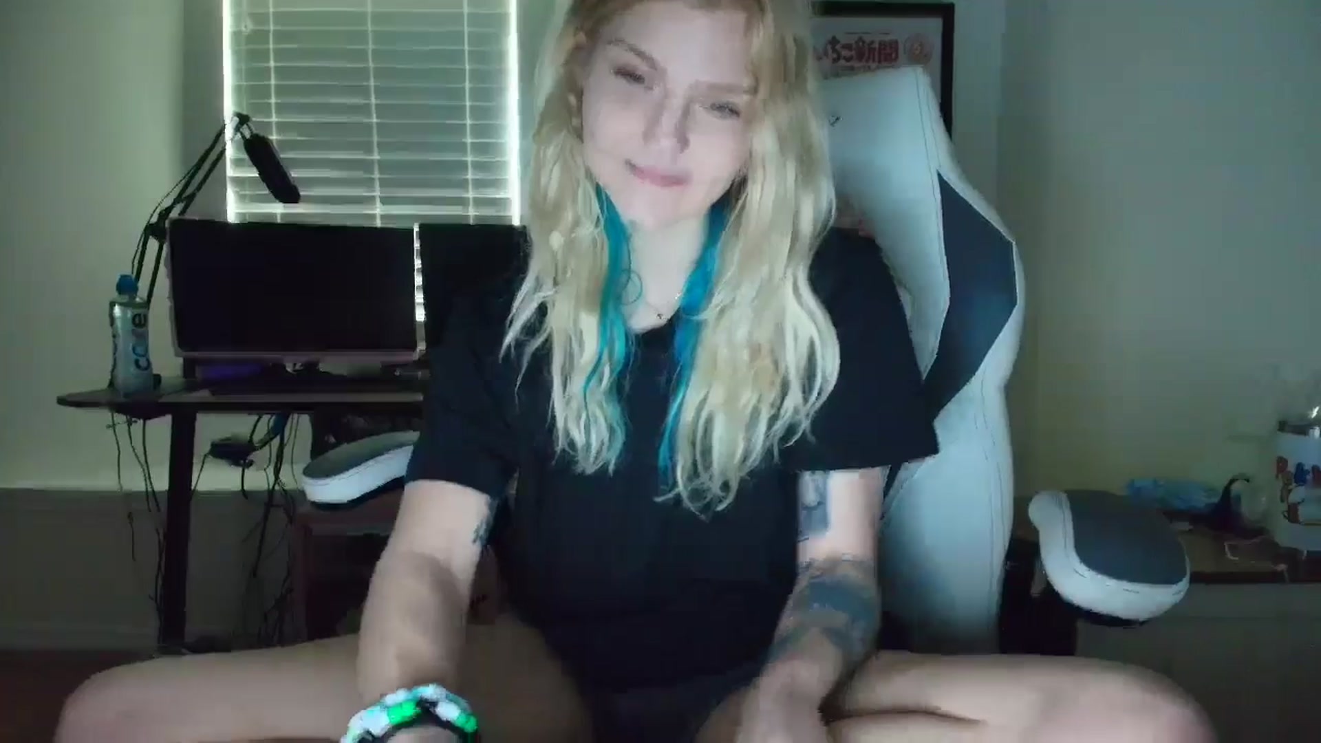 Gallery image thumbnail from DuckChan0's myfreecams stream on, 05/11/2025, 16:29 image 2 of 20