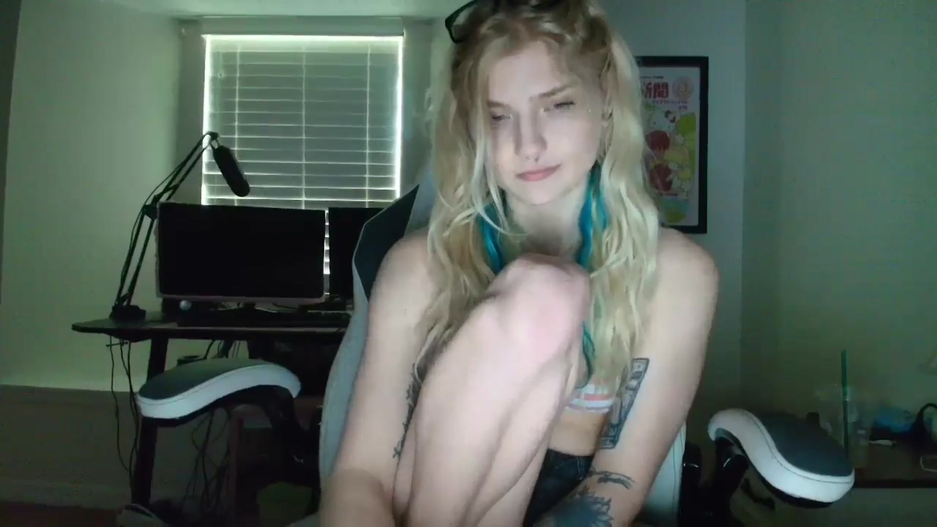 Gallery image thumbnail from DuckChan0's myfreecams stream on, 05/11/2025, 16:57 image 2 of 20